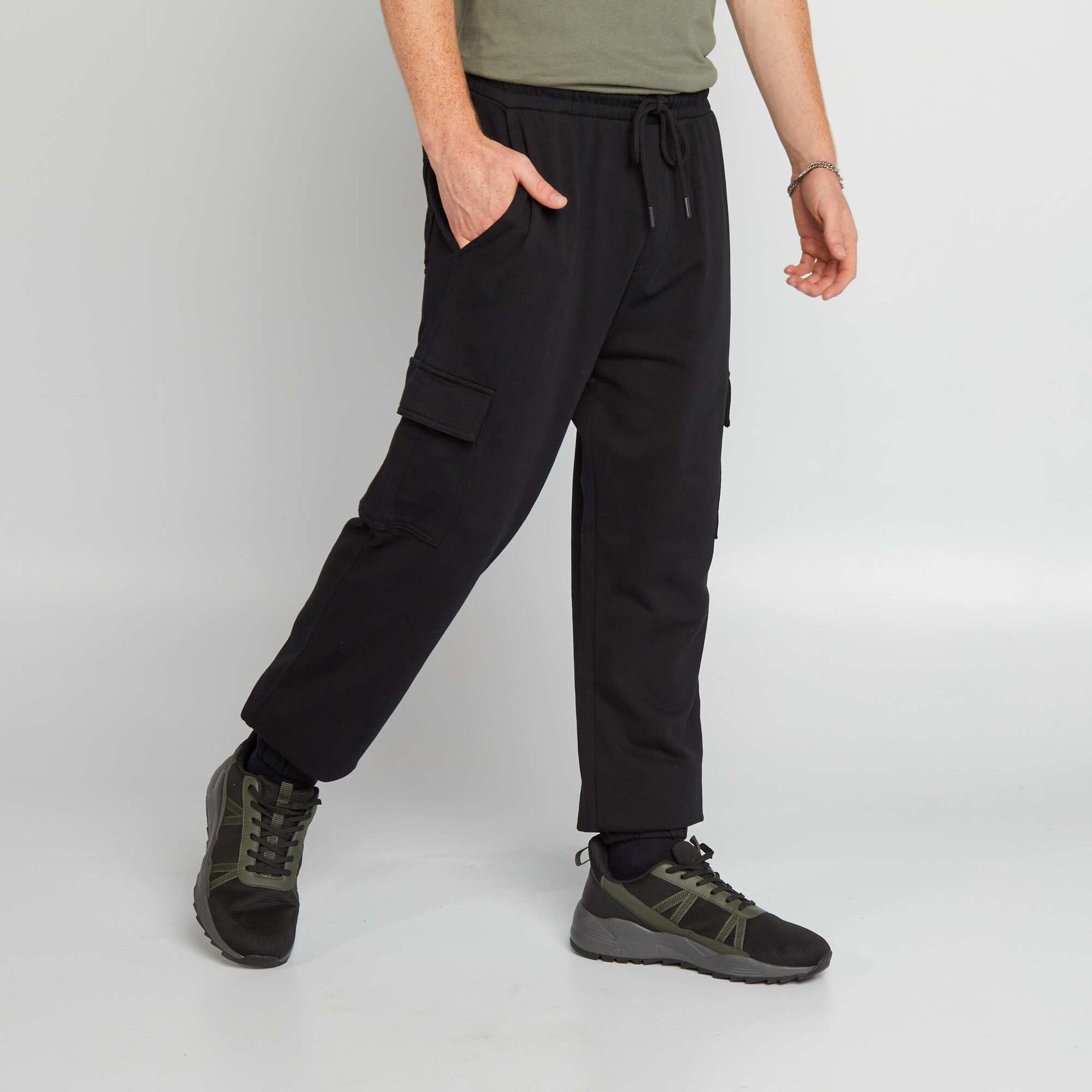 Pantalon de jogging avec poches sur les côtés NOIR