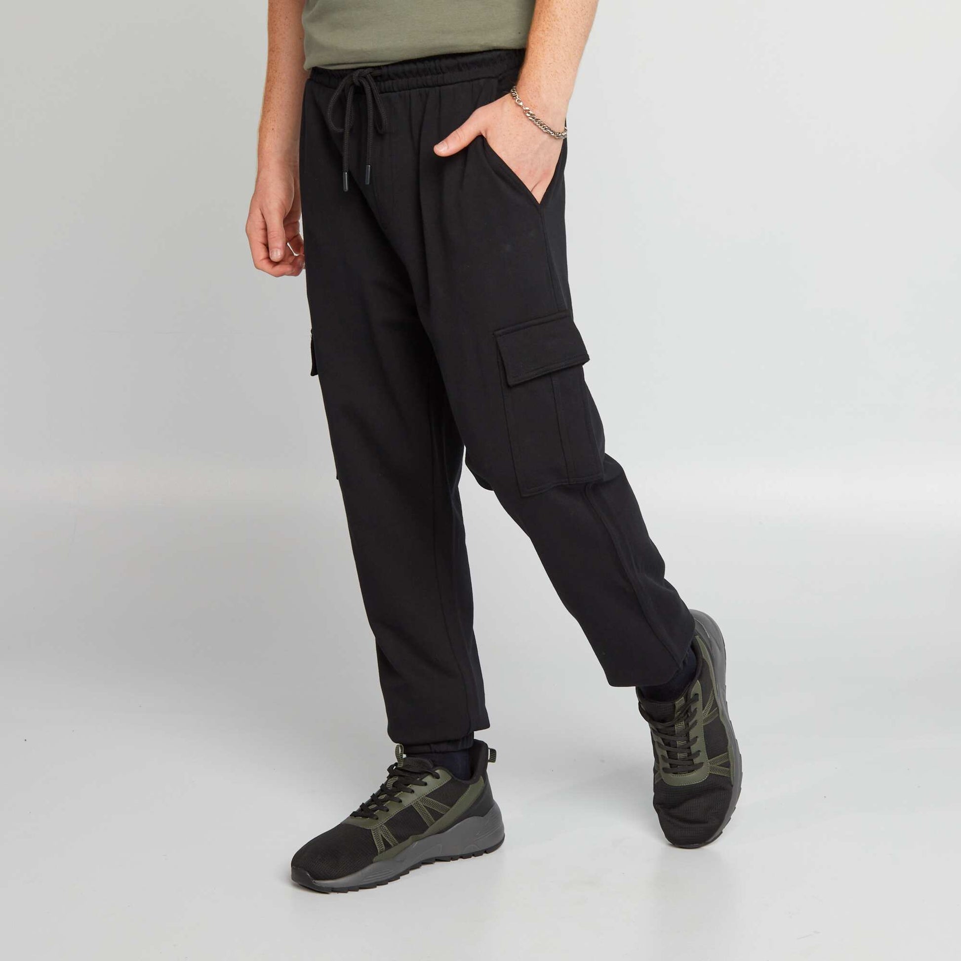 Pantalon de jogging avec poches sur les côtés NOIR