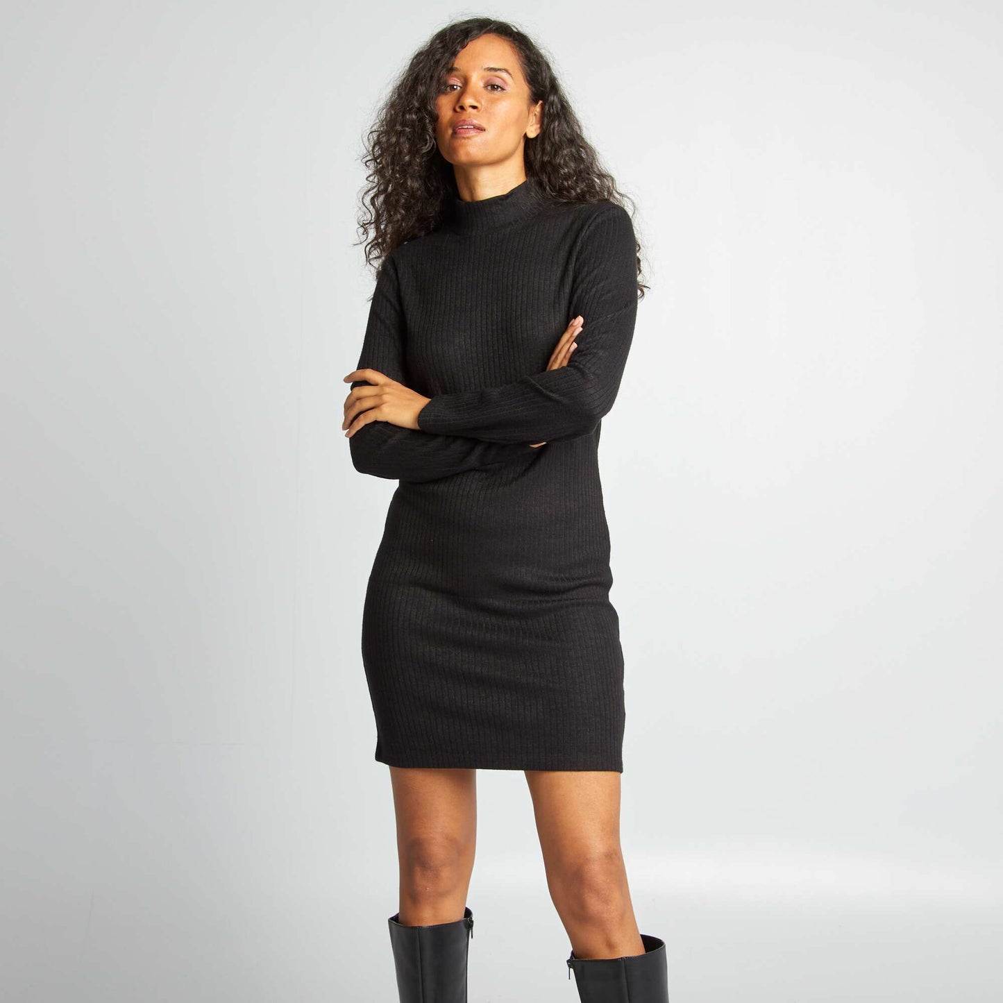 Robe courte en maille côtelée NOIR