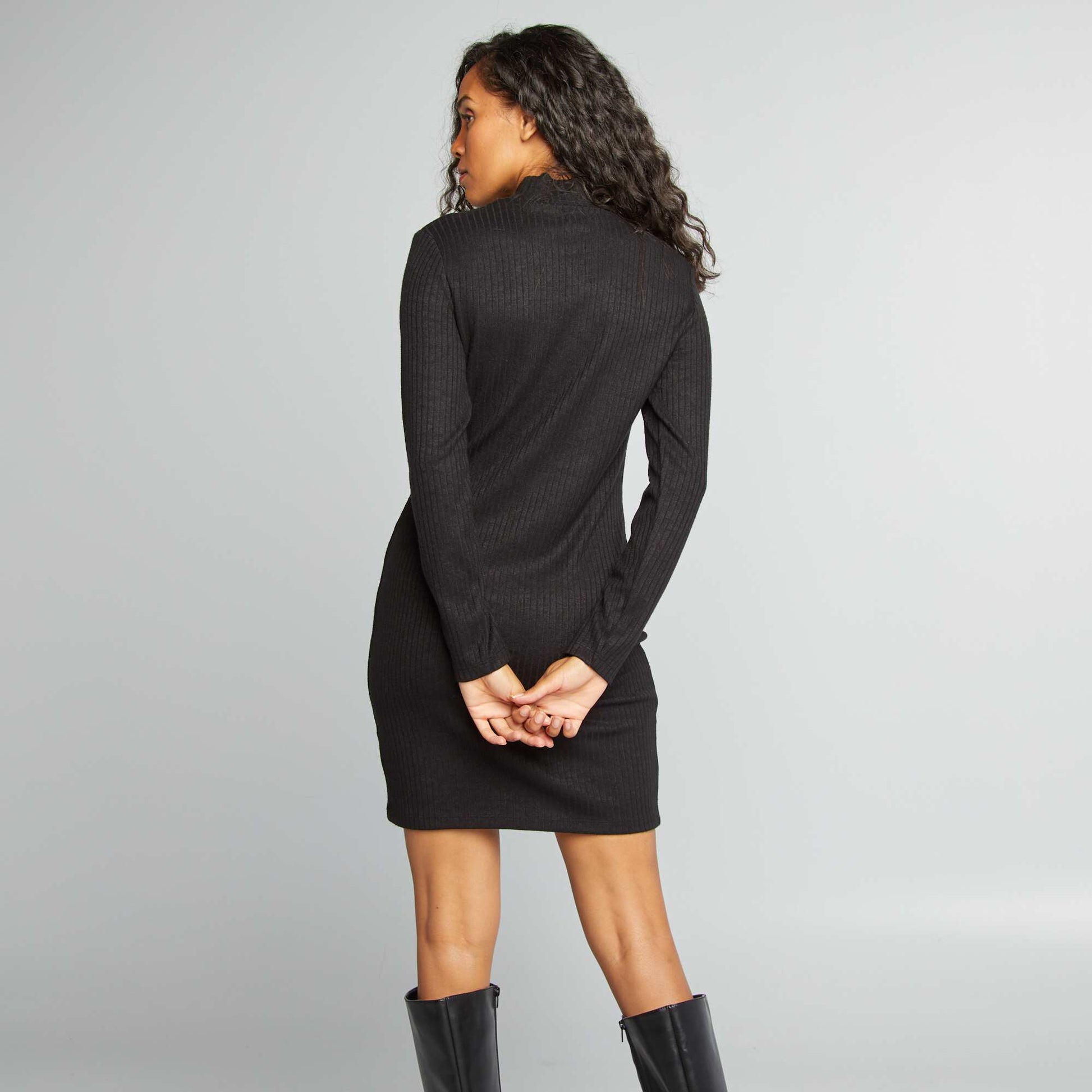 Robe courte en maille côtelée NOIR