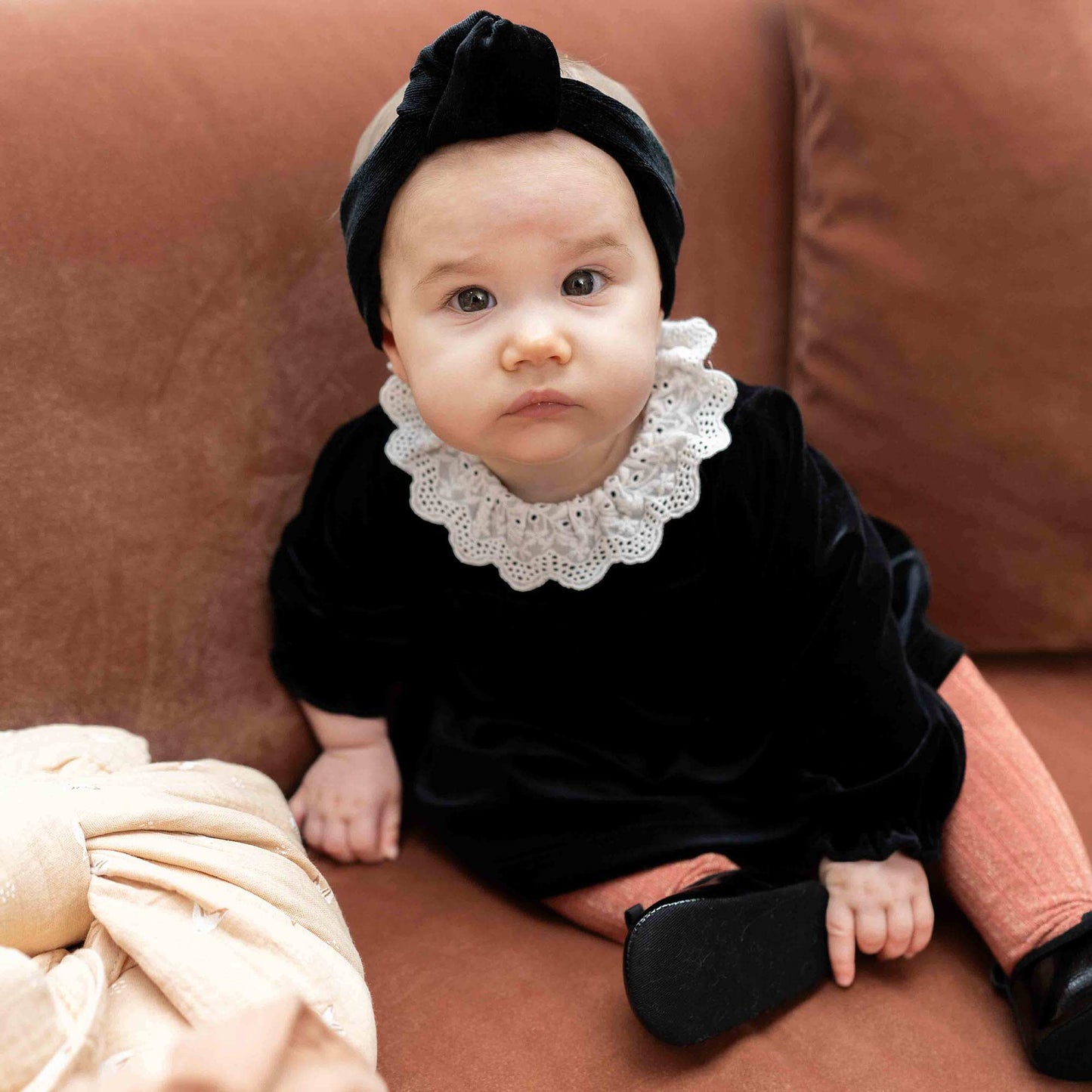 Robe en velours avec col en broderies anglaises NOIR