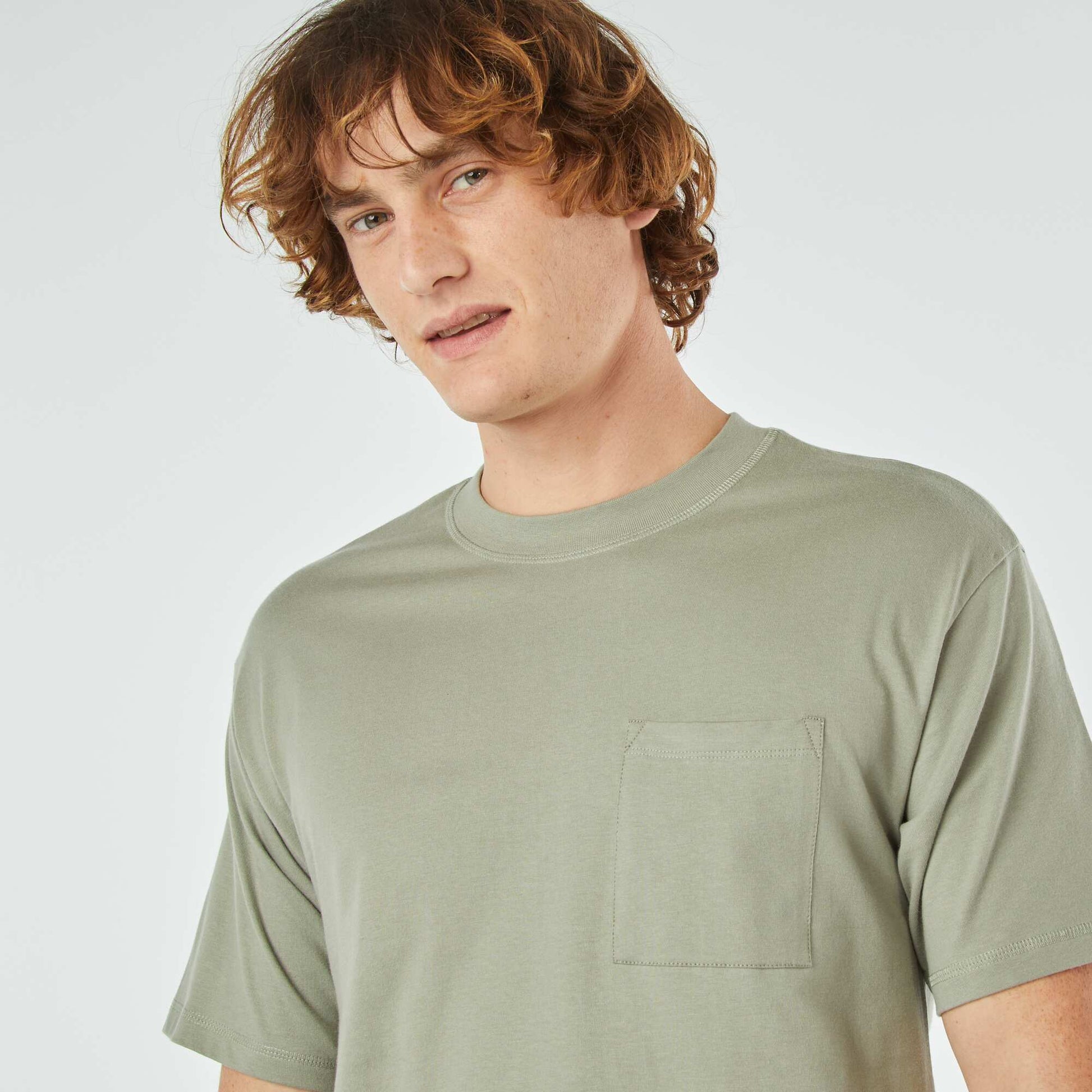 T-shirt uni avec poche poitrine VERT
