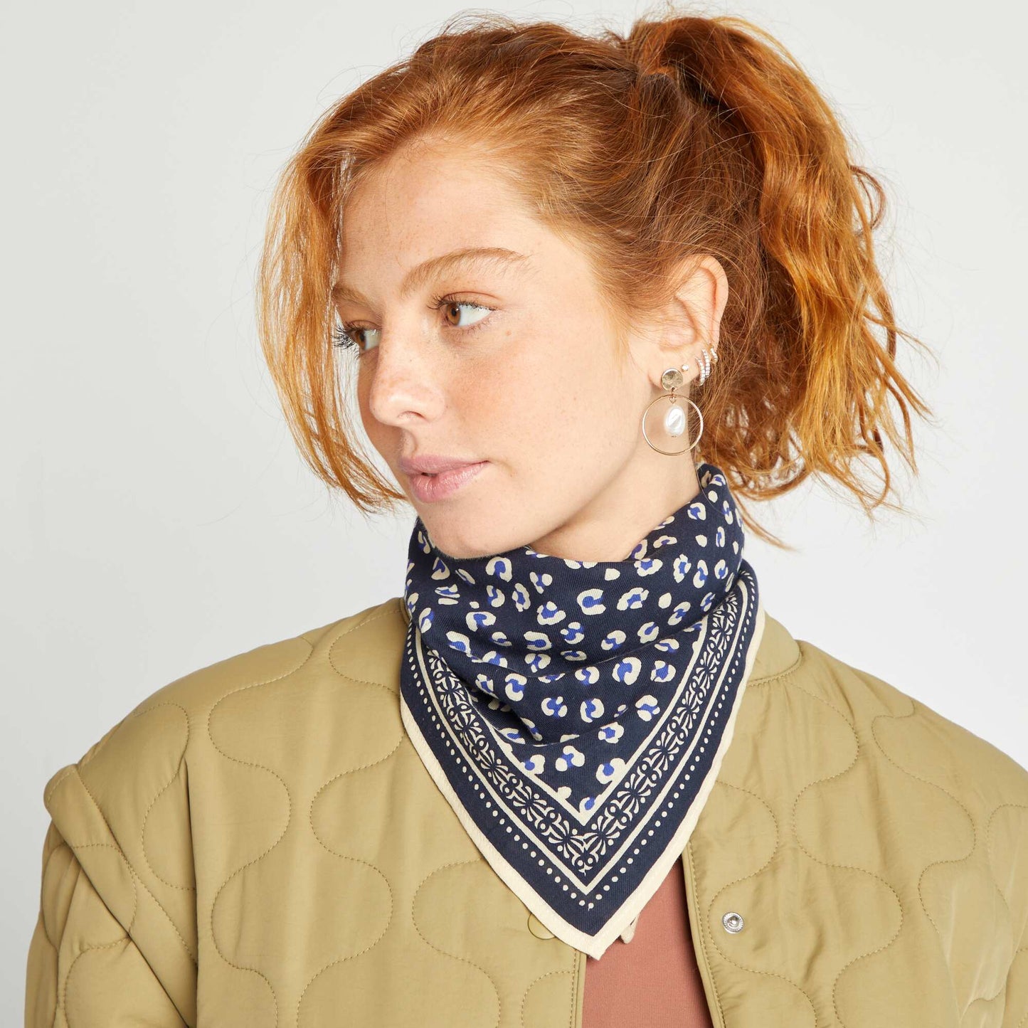 Large foulard imprimé BLEU LéOPARD