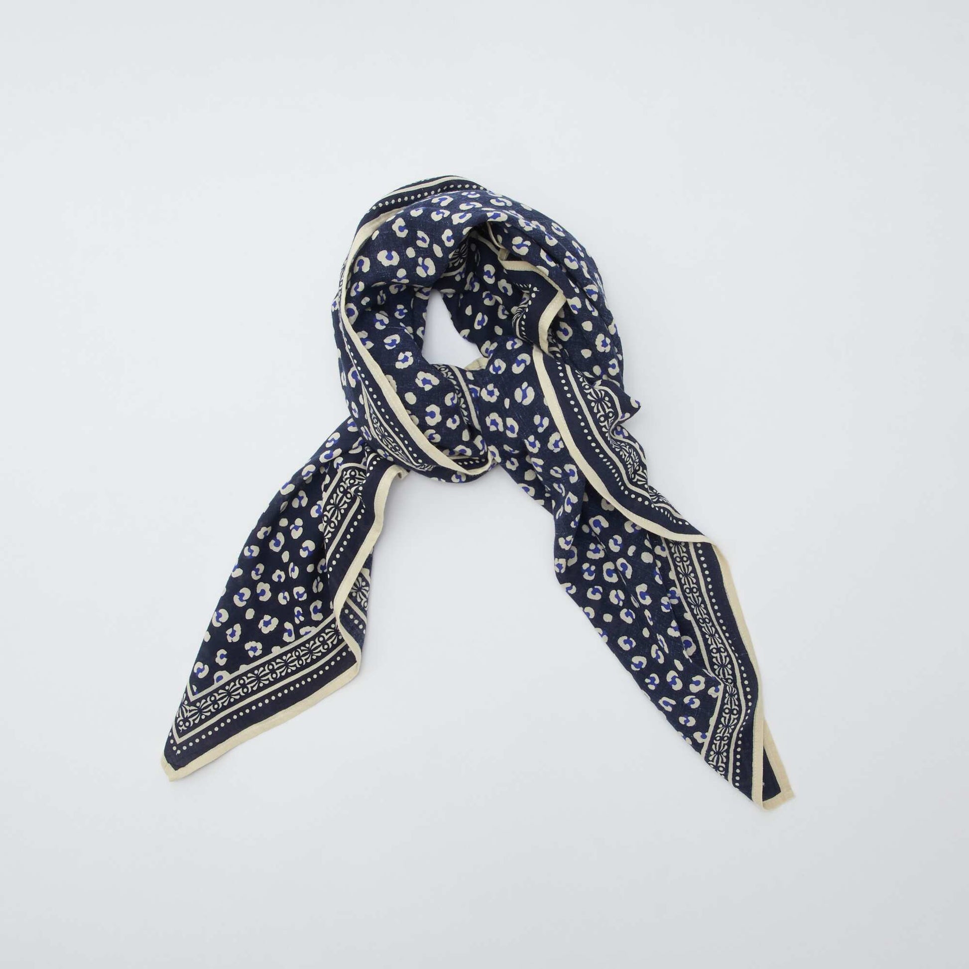 Large foulard imprimé BLEU LéOPARD