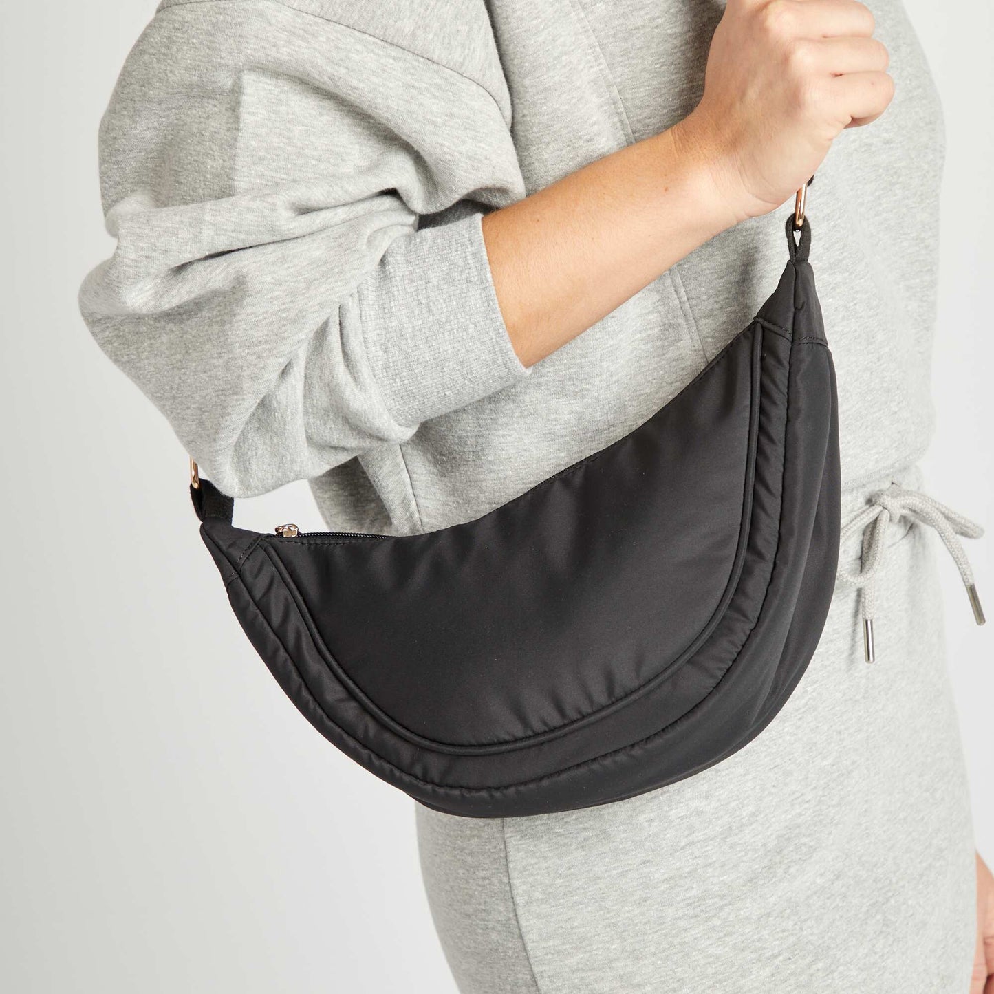 Sac demi lune en nylon NOIR
