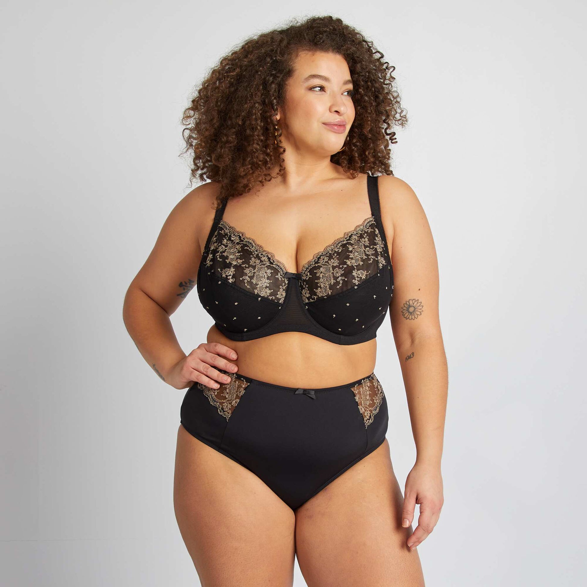 Soutien-gorge en mesh et broderies NOIR