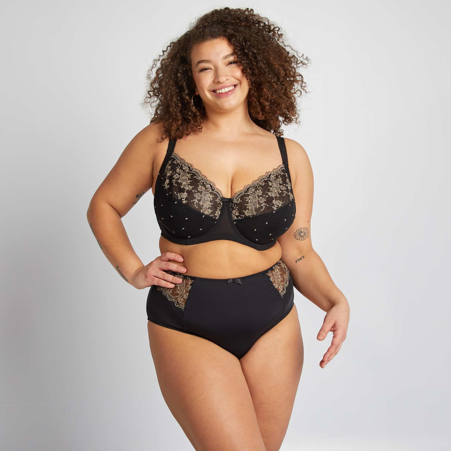 Culotte en microfibre avec broderies NOIR