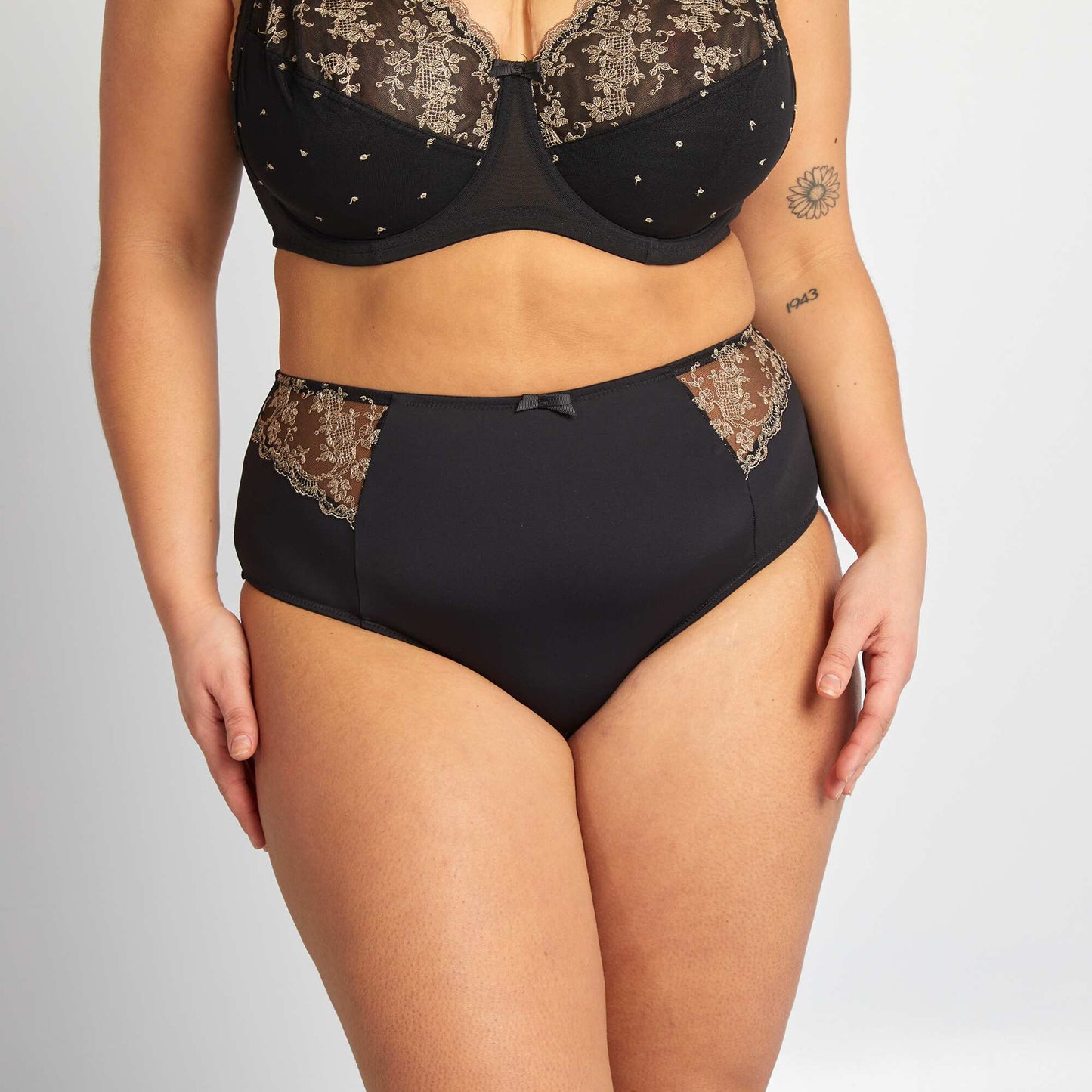 Culotte en microfibre avec broderies NOIR