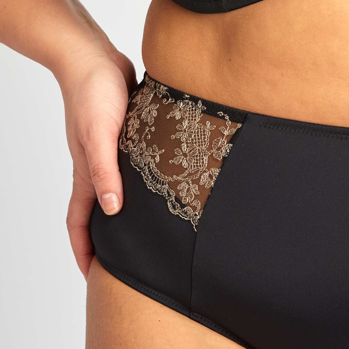 Culotte en microfibre avec broderies NOIR