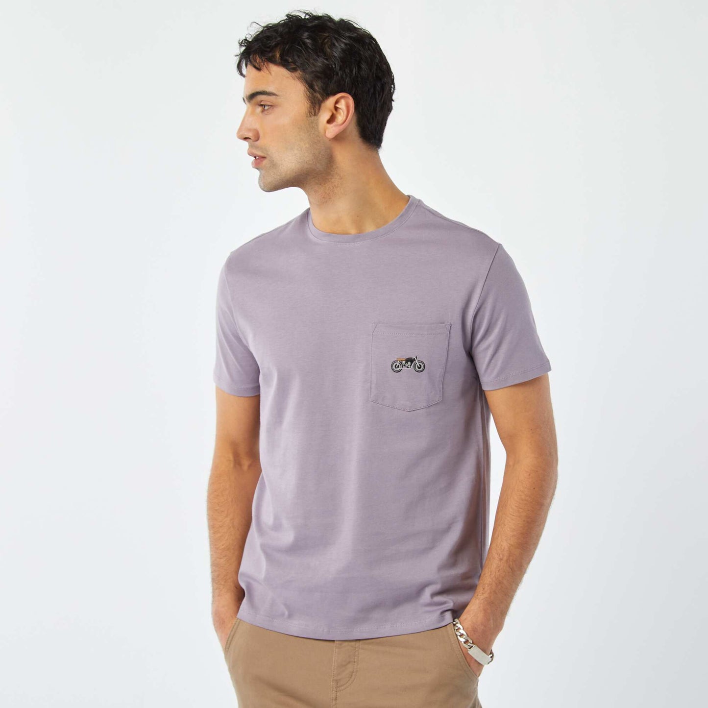 T-shirt manches courtes avec poche poitrine et broderie LILAS