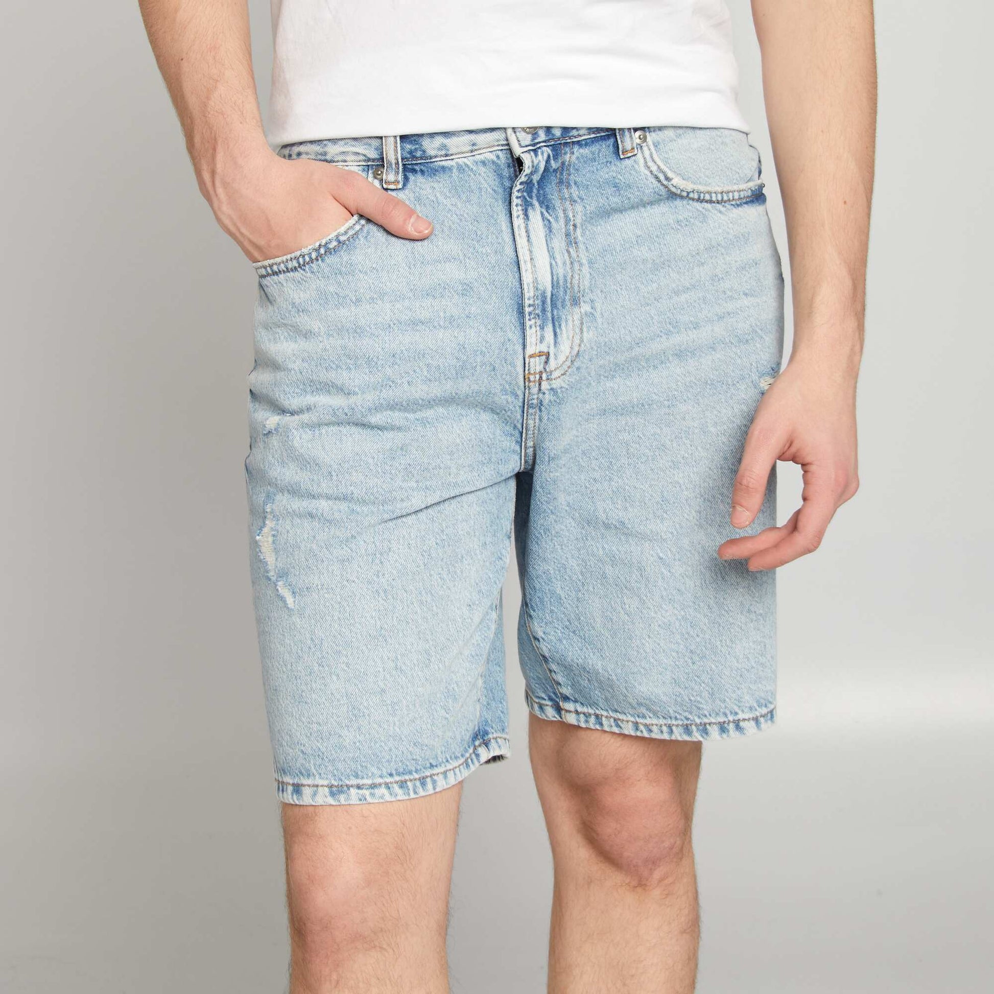 Bermuda en jean avec abrasions fantaisie BLEU