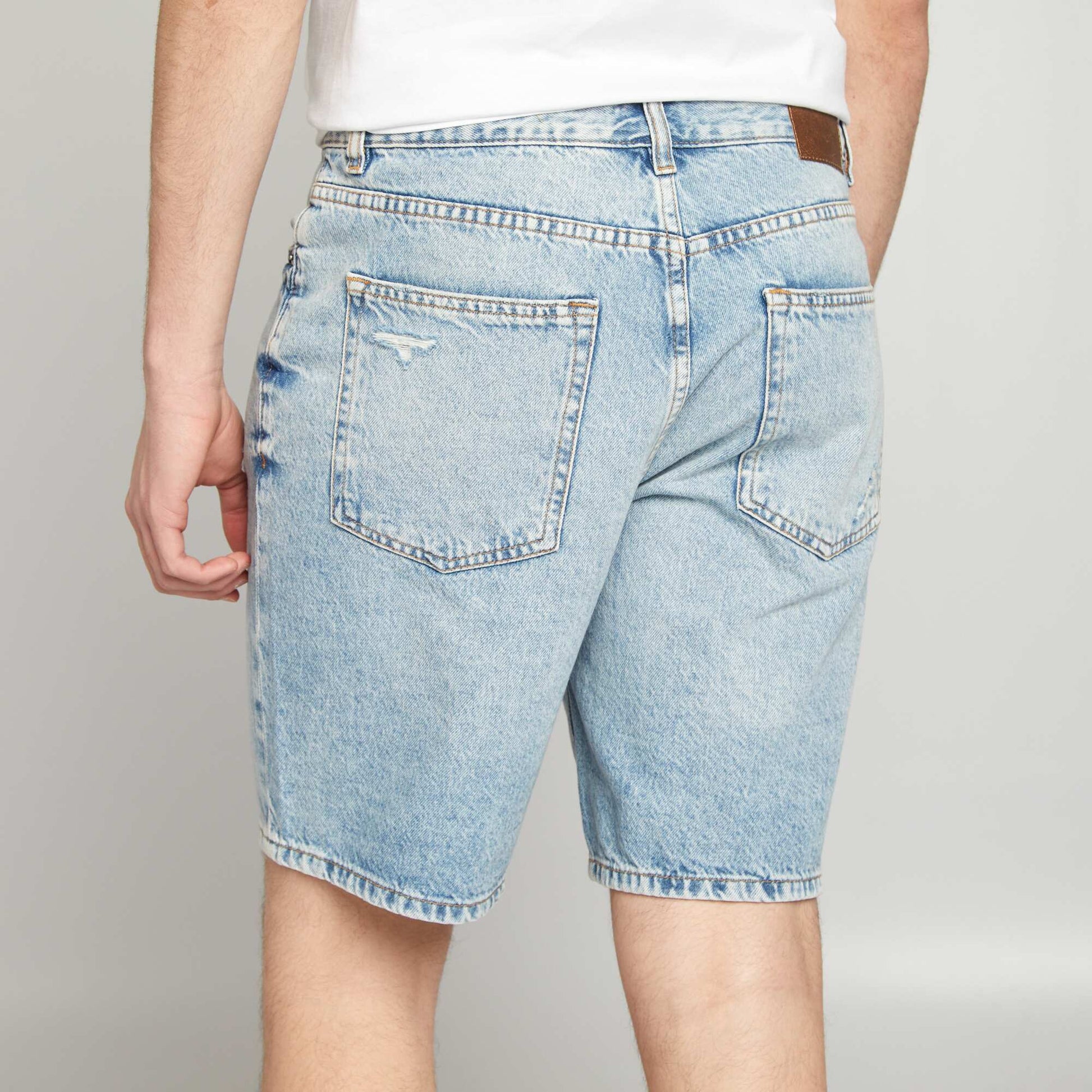 Bermuda en jean avec abrasions fantaisie BLEU
