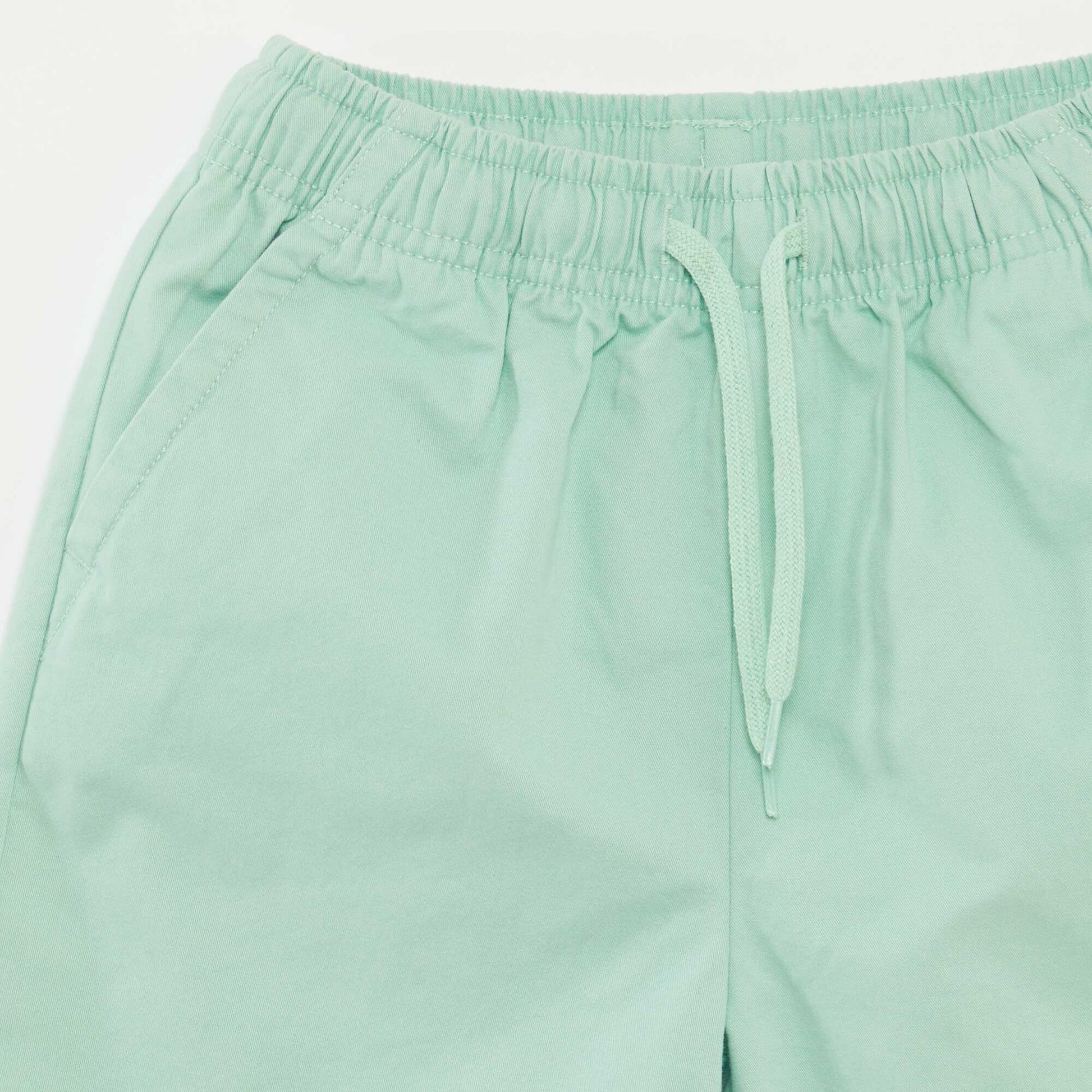 Bermuda type chino uni VERT