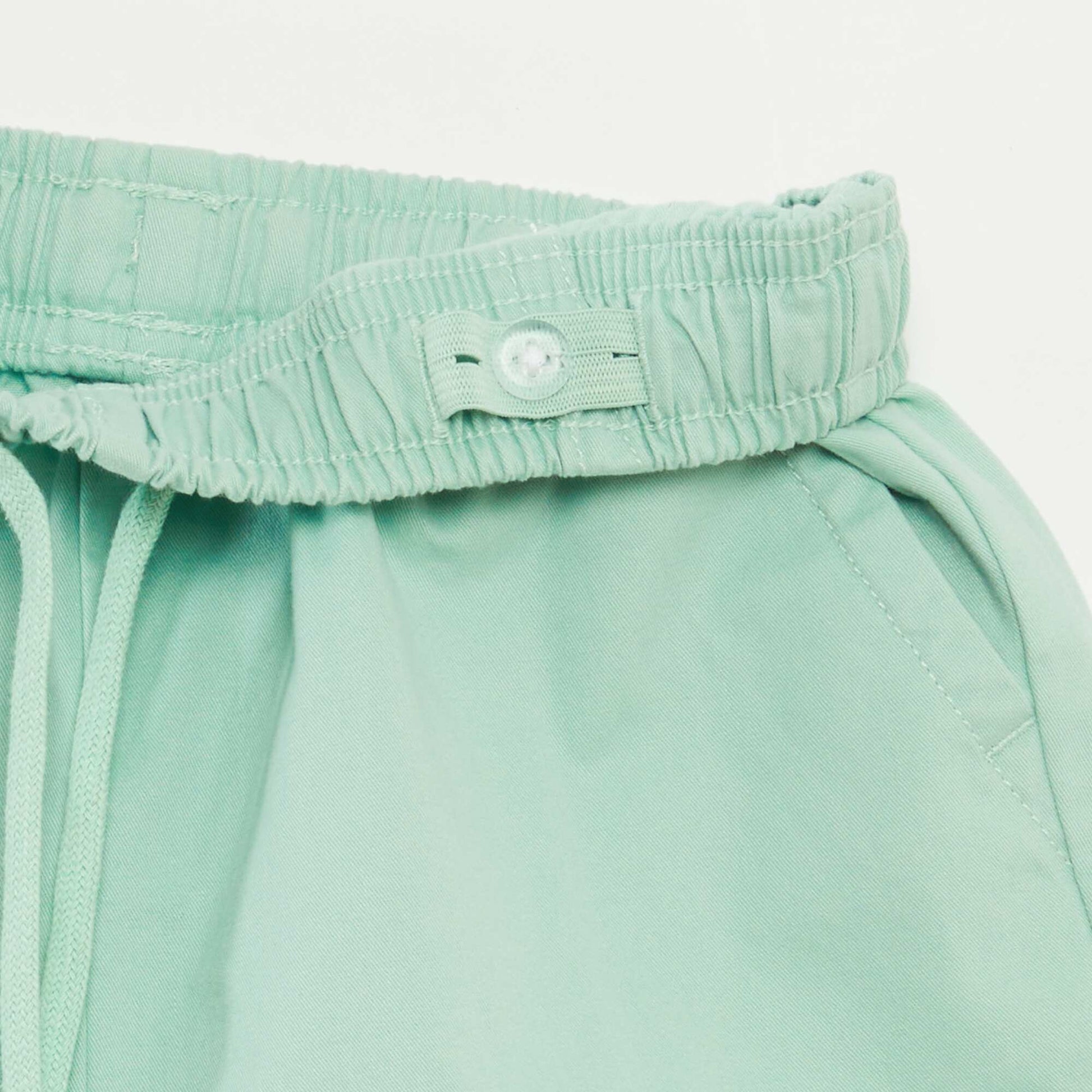 Bermuda type chino uni VERT