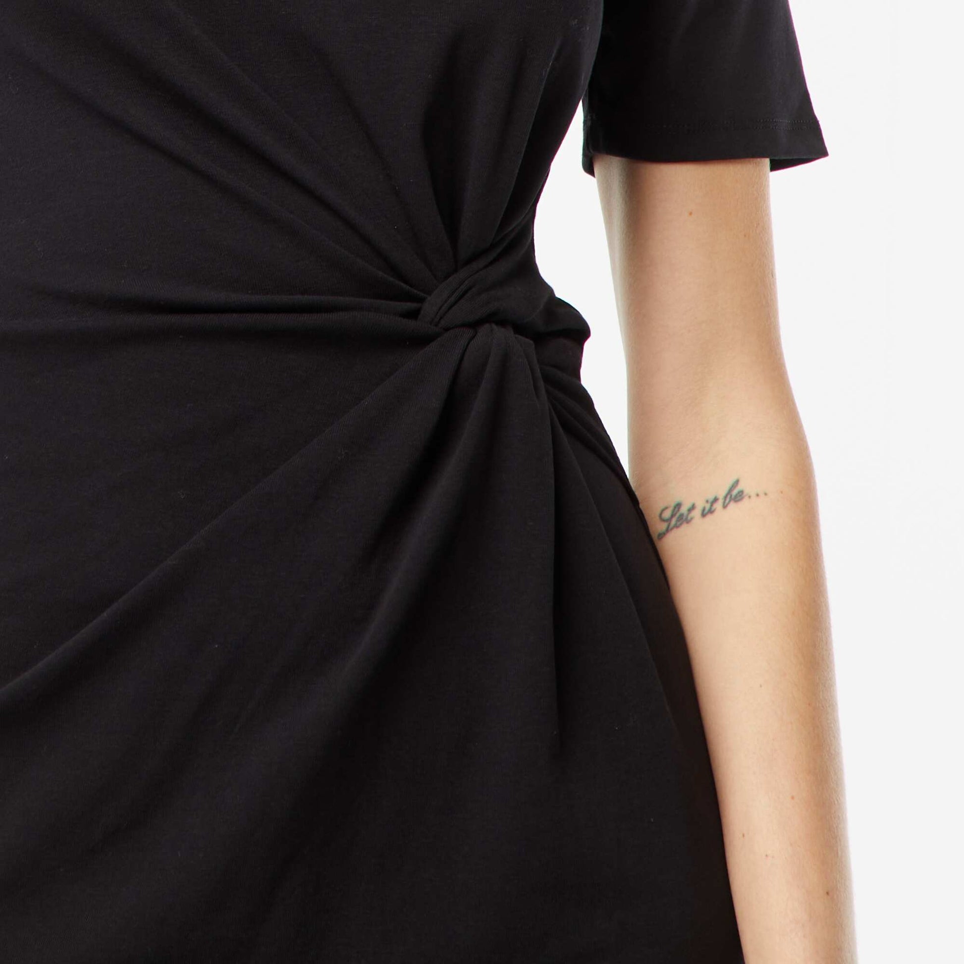 Robe courte manches courtes avec effet drapé NOIR