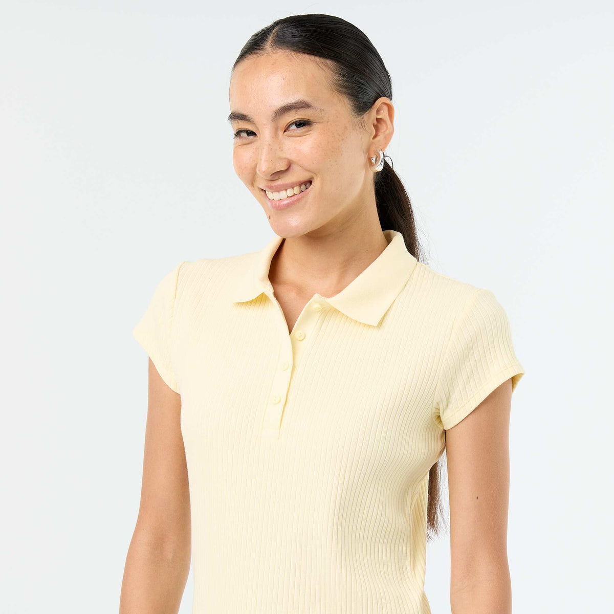 Robe midi côtelée avec un col polo JAUNE