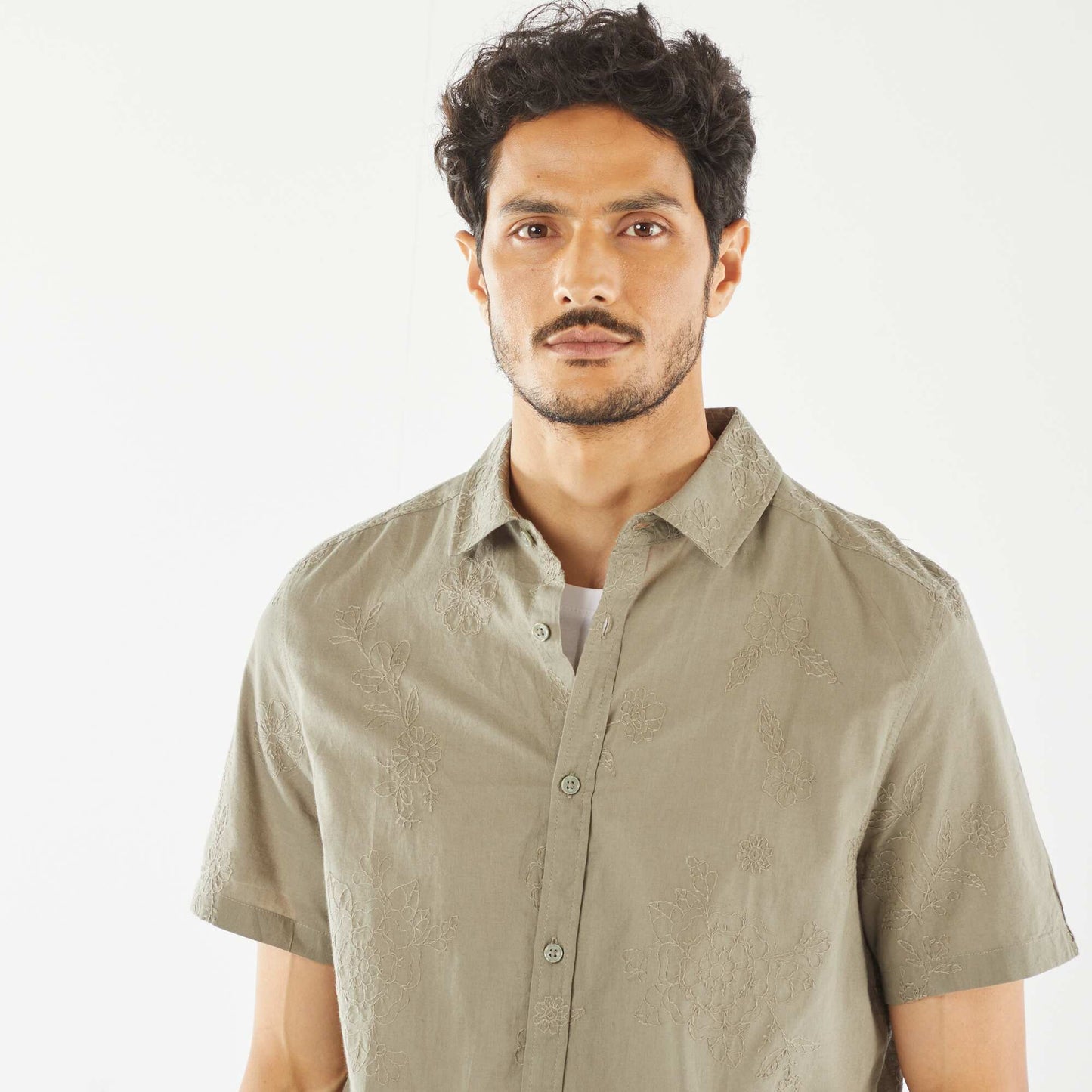 Chemise manches courtes à motifs brodés KAKI