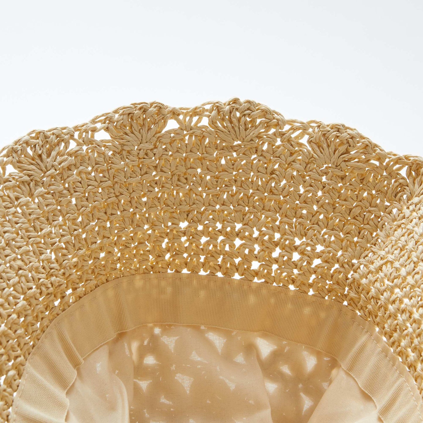 Chapeau ajouré forme cloche BEIGE