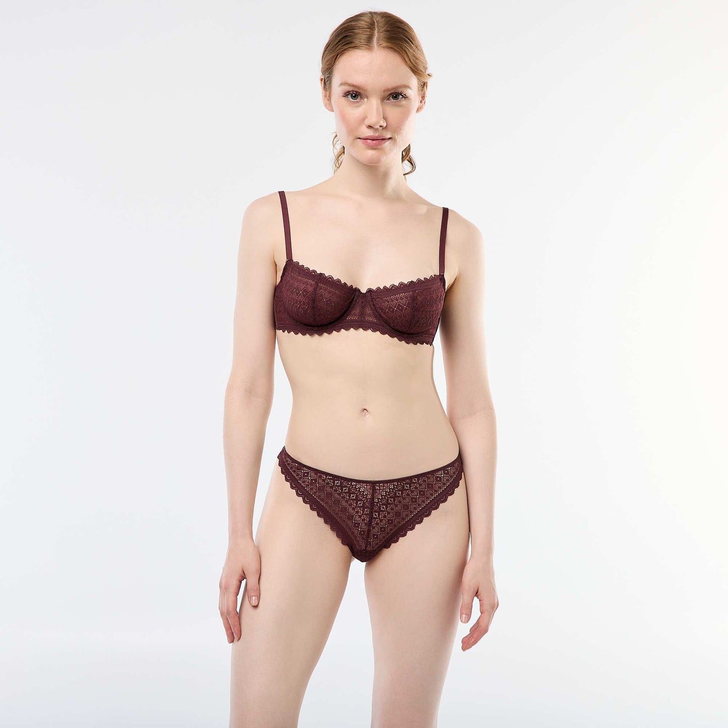 Tanga en dentelle MARRON
