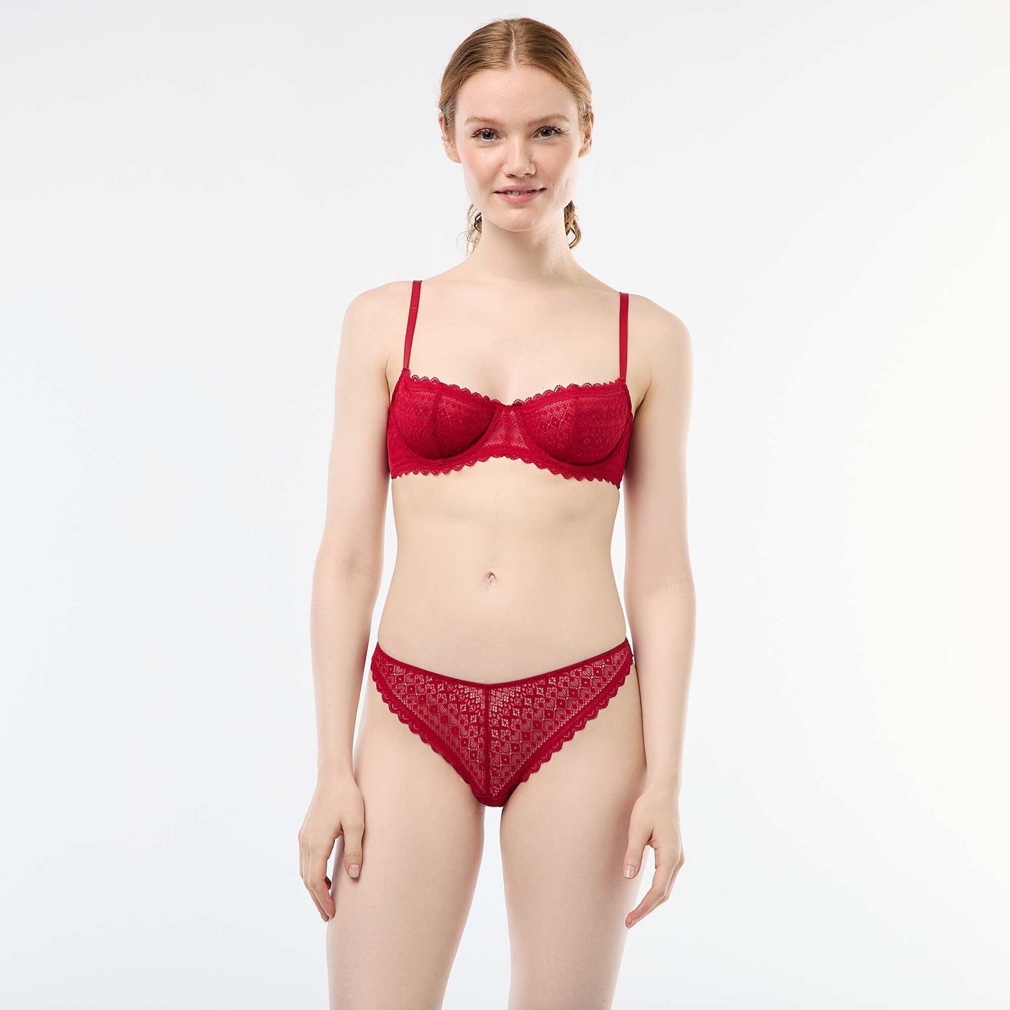 Tanga en dentelle ROUGE