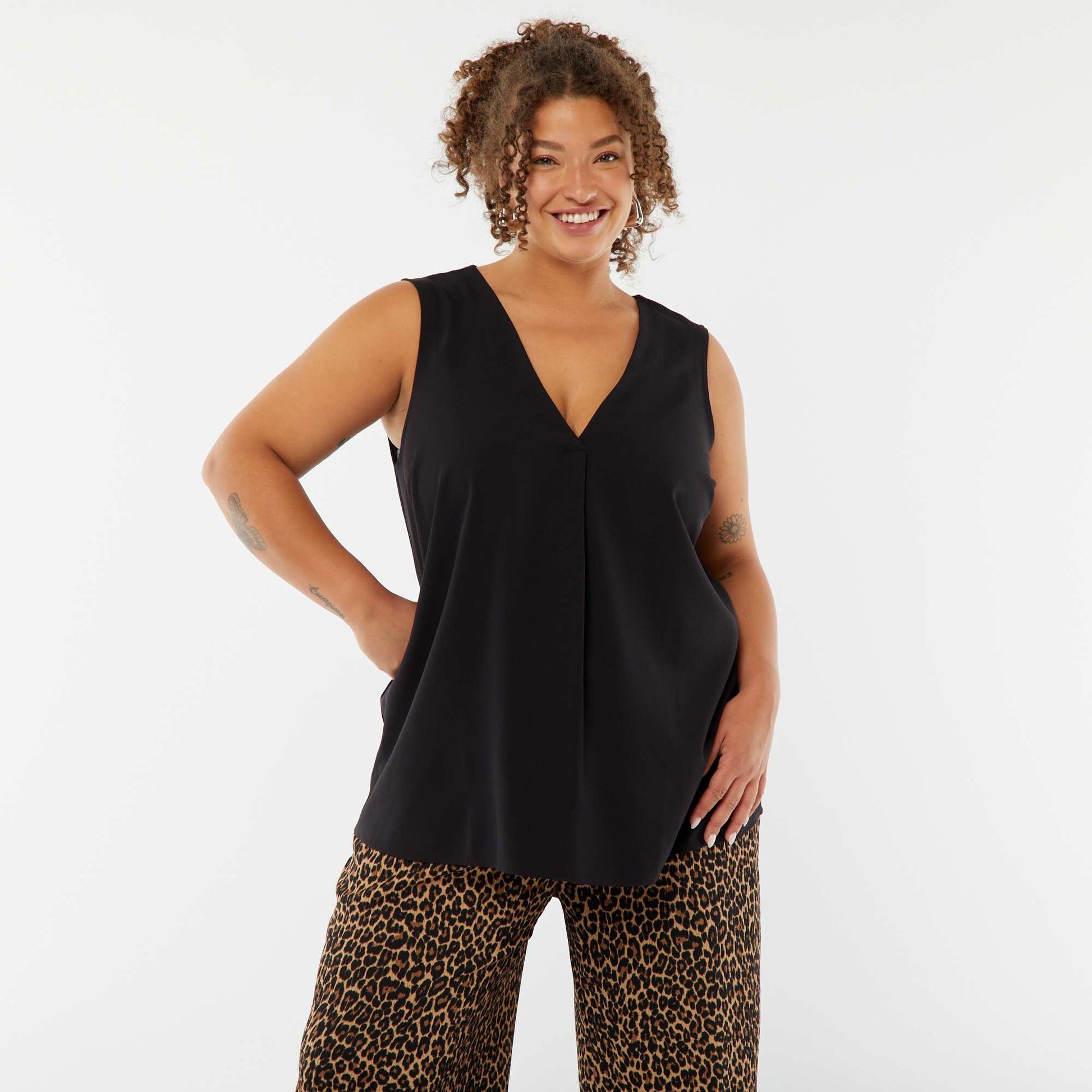 Blouse uni avec couture fantaisie au col NOIR