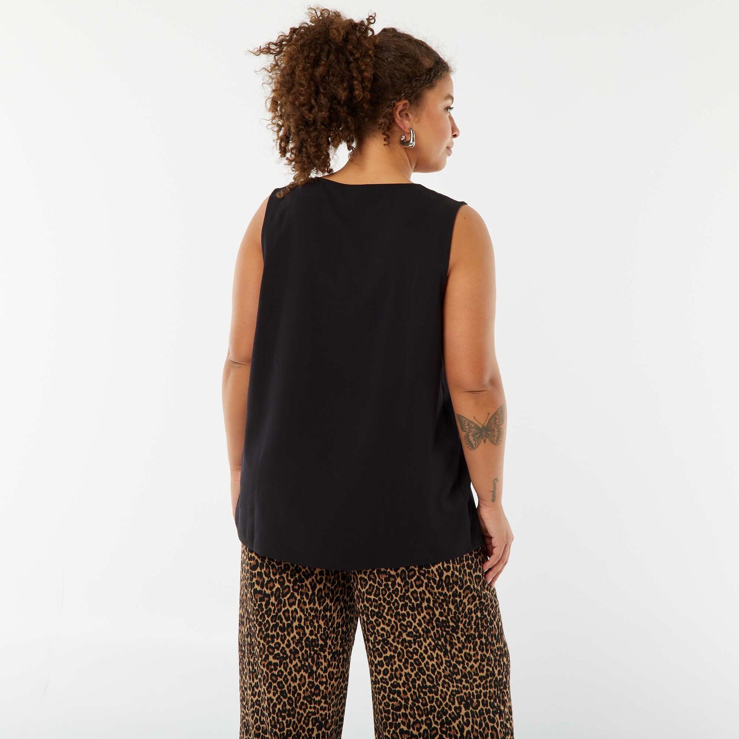Blouse uni avec couture fantaisie au col NOIR