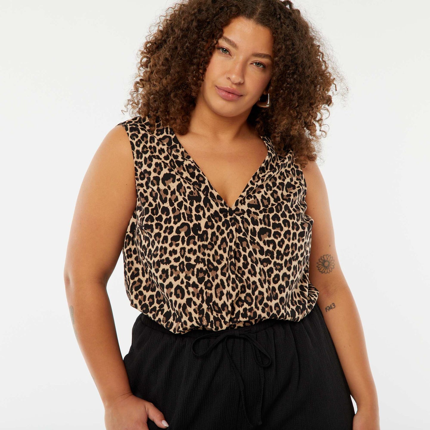 Blouse uni avec couture fantaisie au col BEIGE