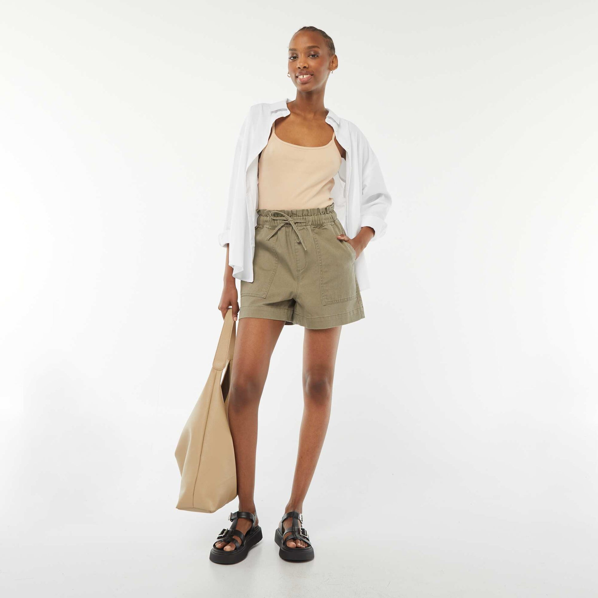 Short court en denim avec grandes poches plaquées KAKI
