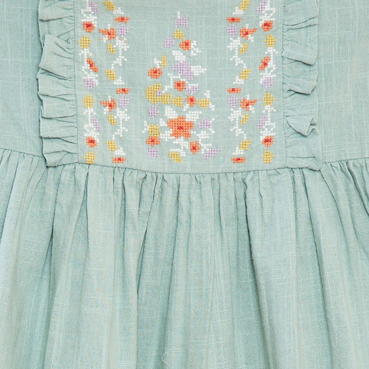 Robe en chaine et trame avec broderies VERT