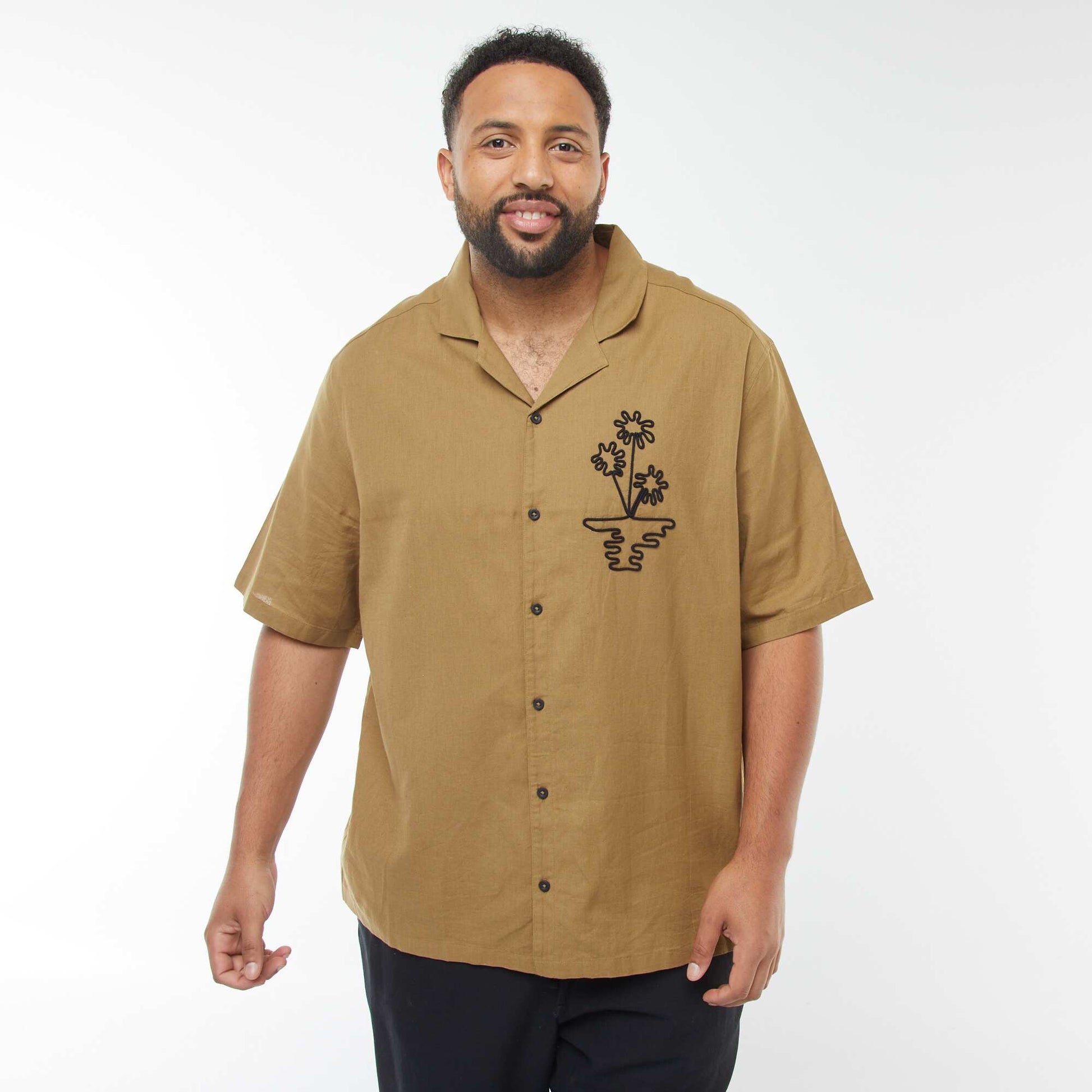 Chemise manches courtes avec broderies fantaisies devant KAKI