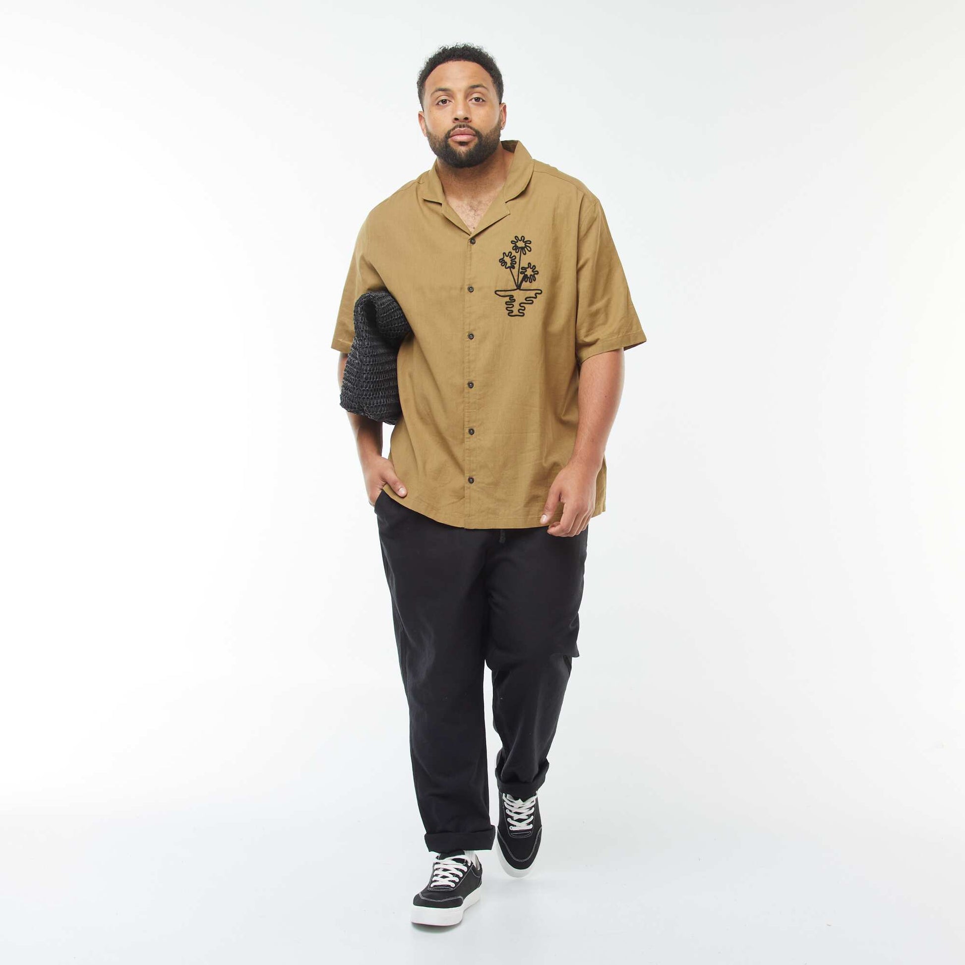 Chemise manches courtes avec broderies fantaisies devant KAKI