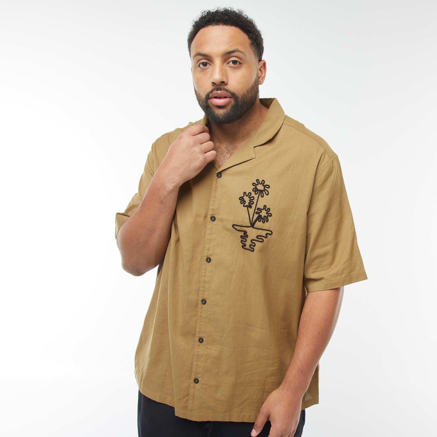 Chemise manches courtes avec broderies fantaisies devant KAKI