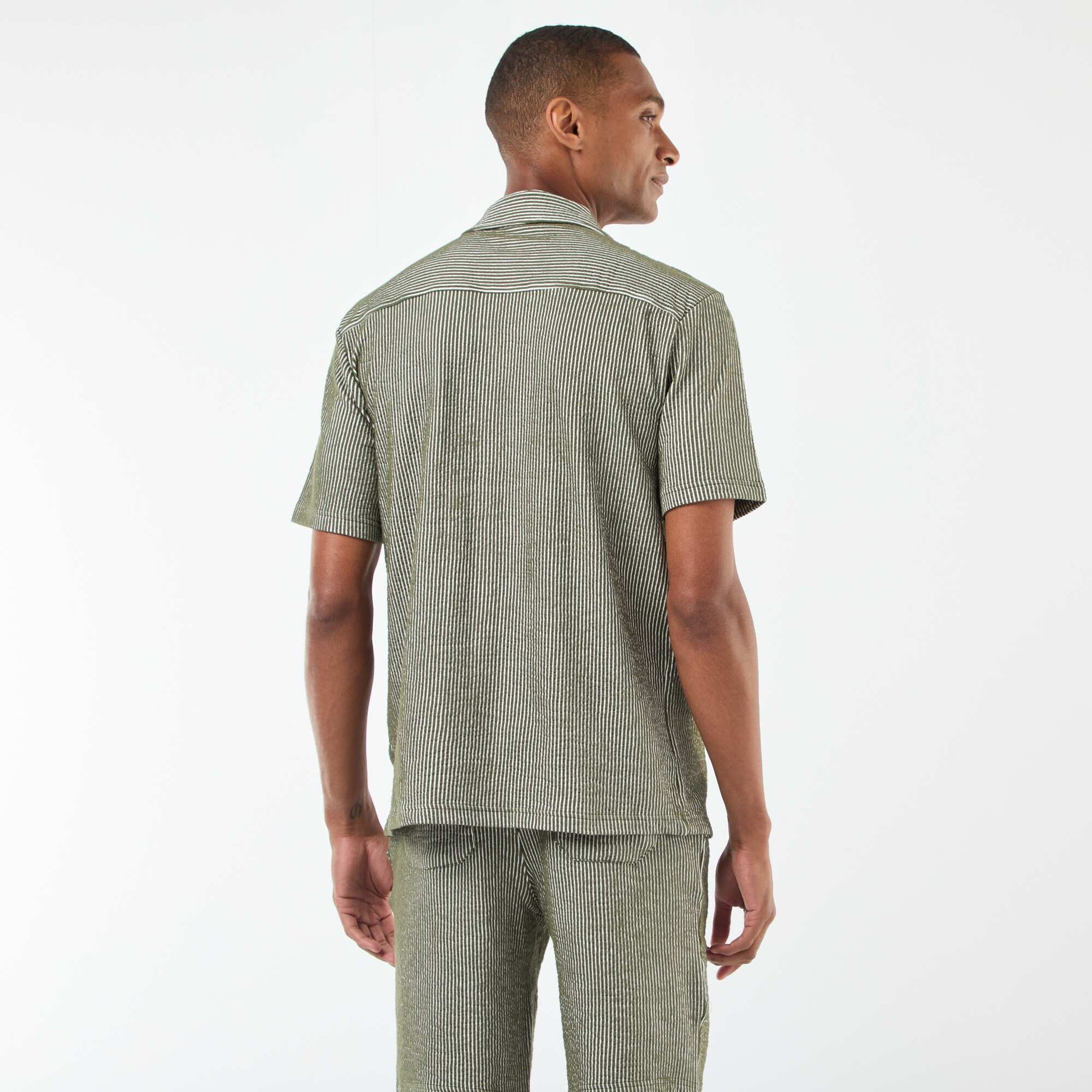Chemise à manches courtes en matière type crépon VERT