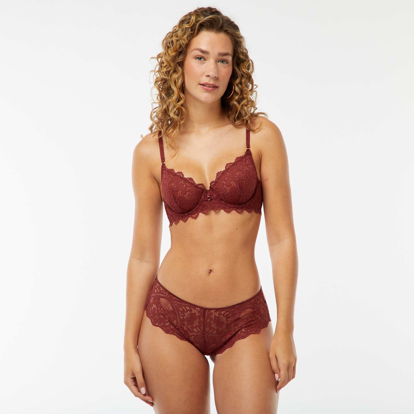 Shorty en dentelle ajourée avec bijou fantaisie BORDEAUX