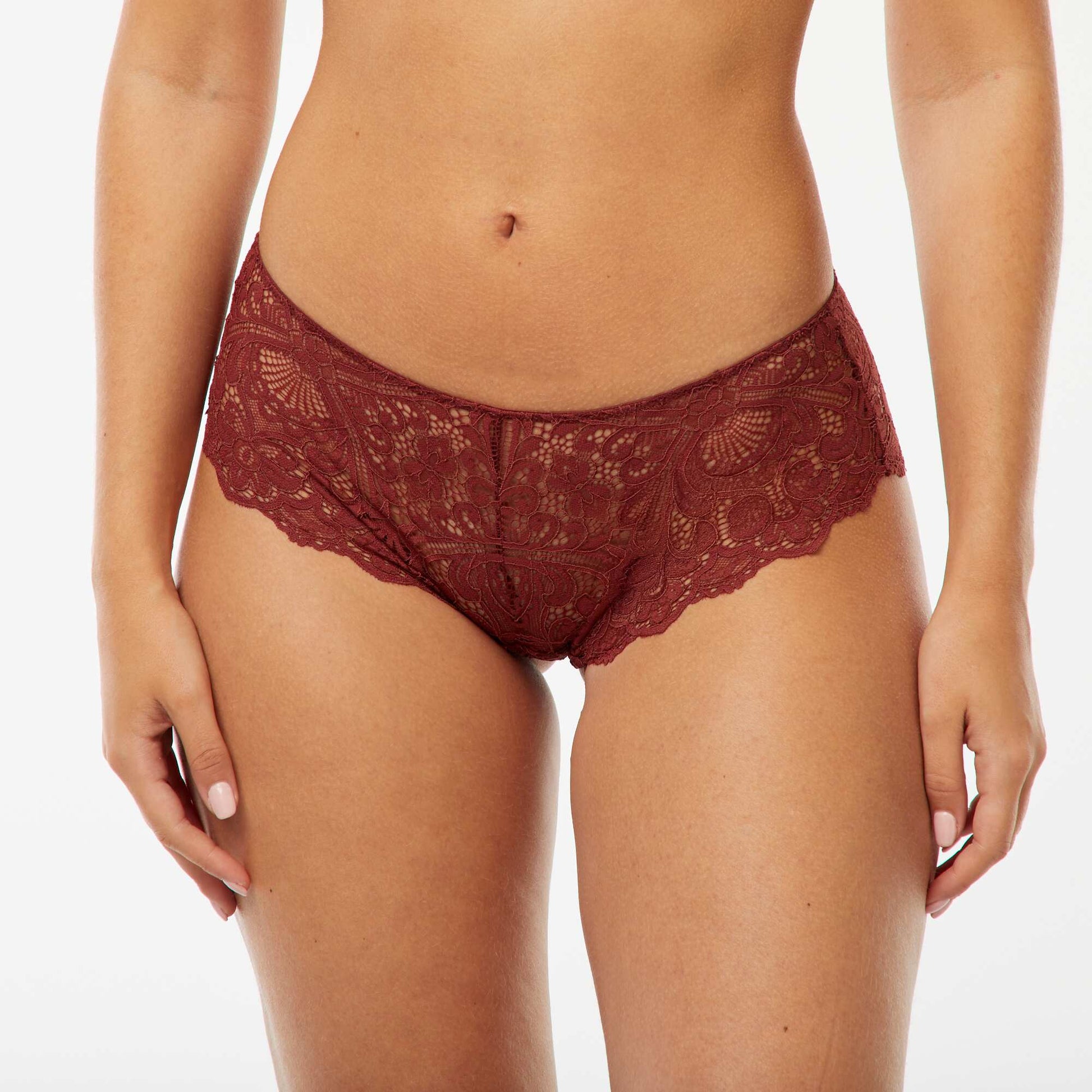 Shorty en dentelle ajourée avec bijou fantaisie BORDEAUX