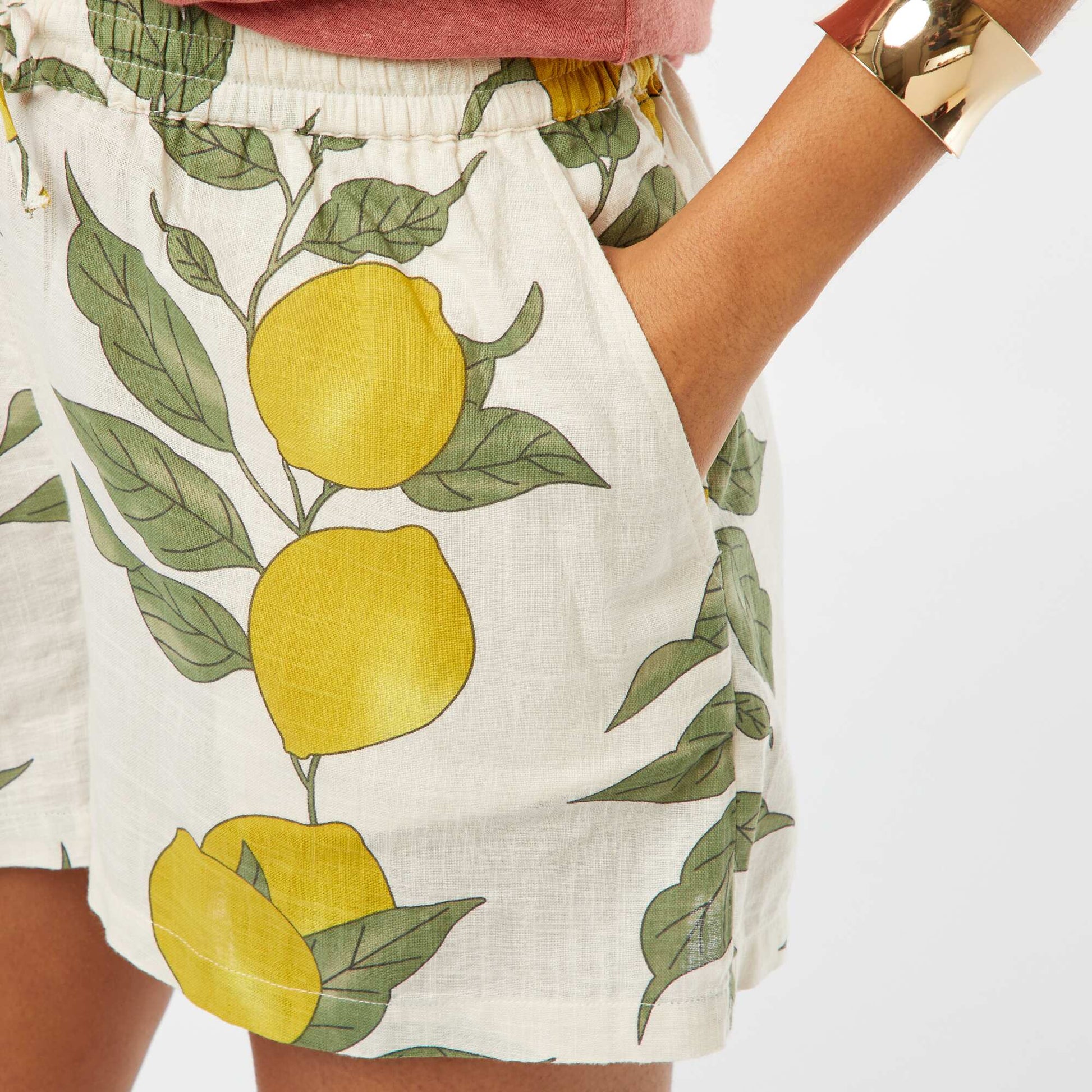 Short fluide avec imprimé citrons BEIGE