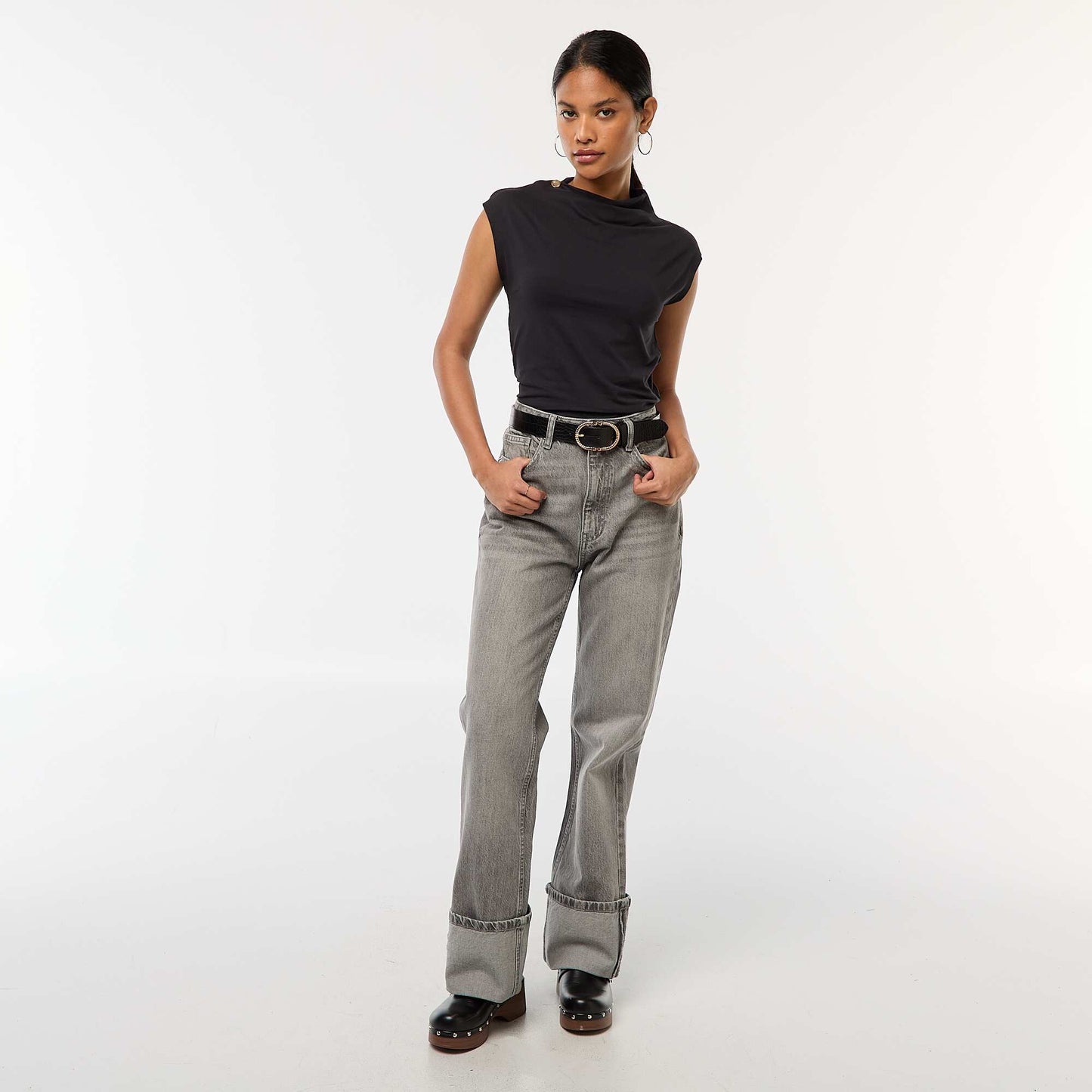 Jean regular / taille haute avec large revers à la base GRIS