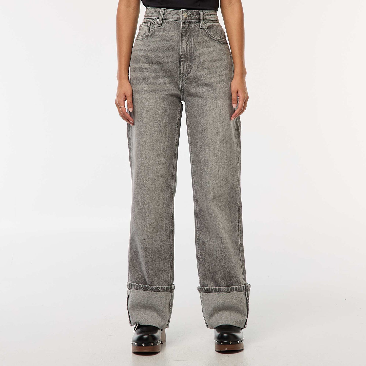 Jean regular / taille haute avec large revers à la base GRIS
