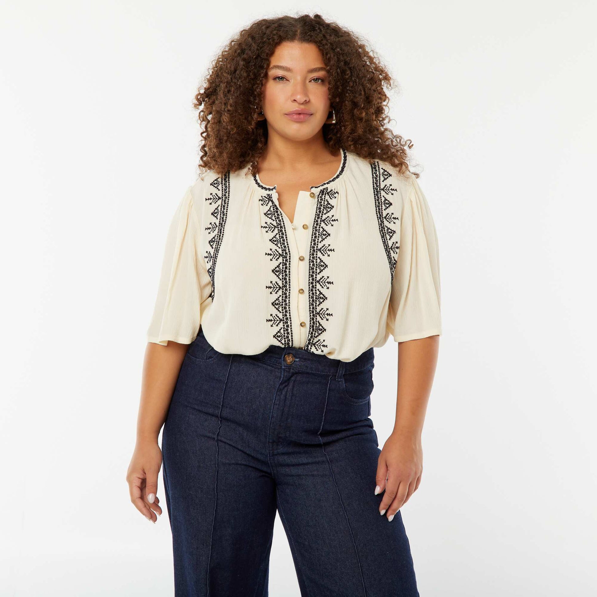 Chemisier à manches courtes avec broderies BEIGE