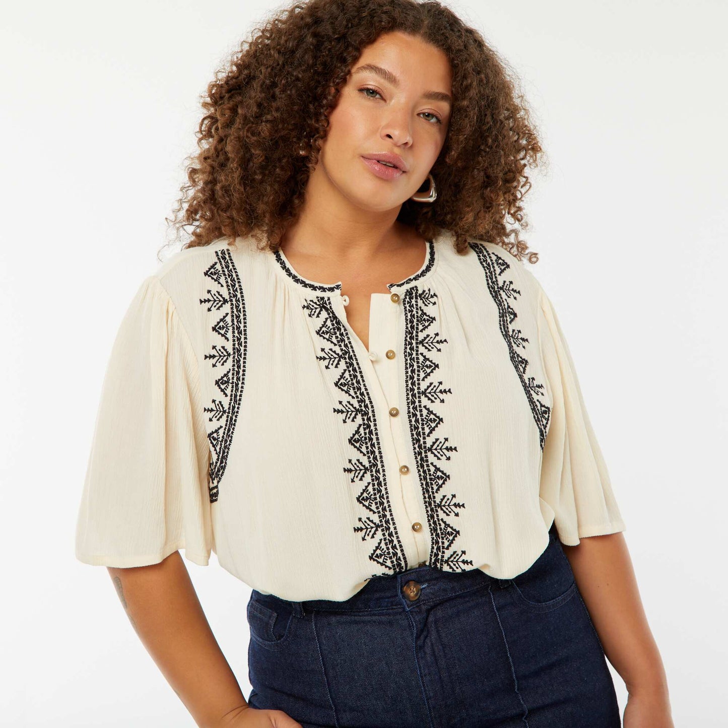 Chemisier à manches courtes avec broderies BEIGE
