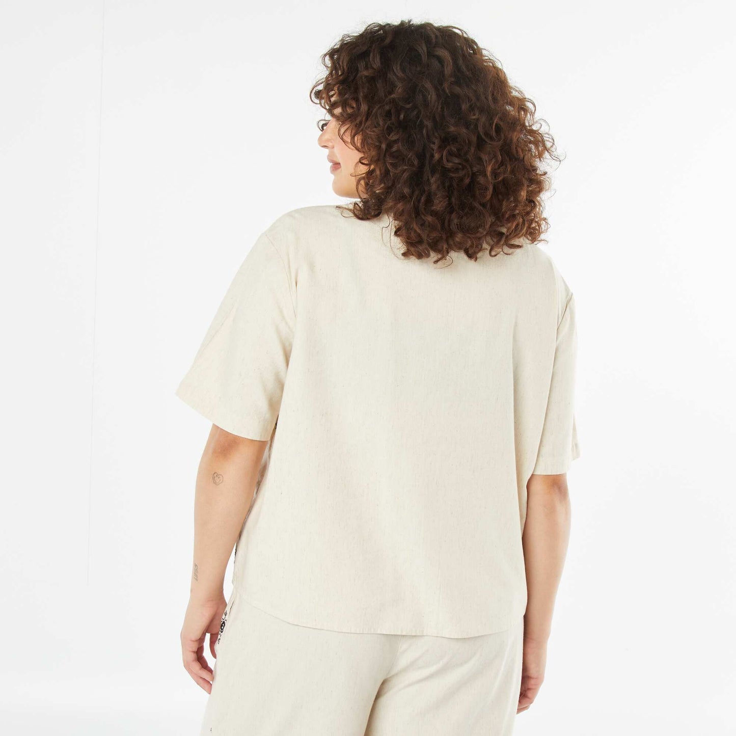 Chemise à manches courtes avec motifs brodés BEIGE