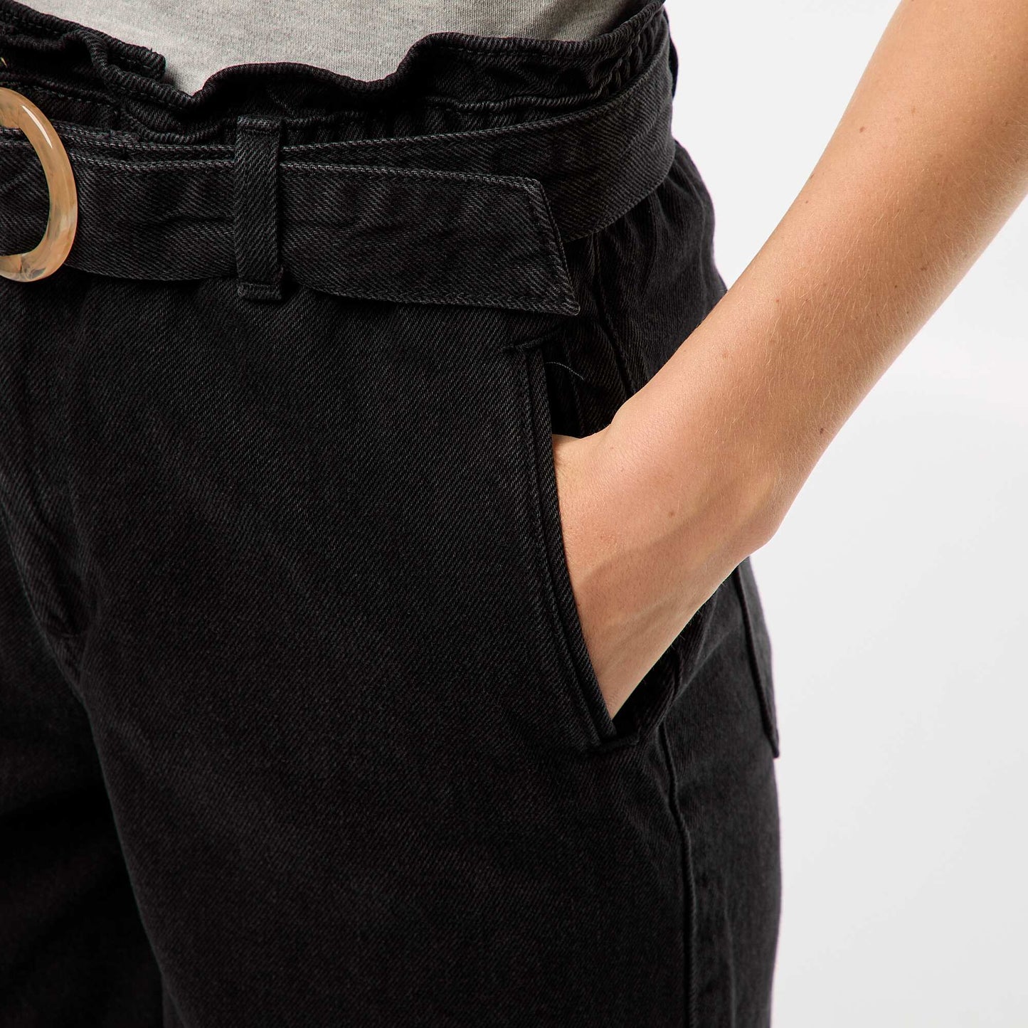 Short taille haute denim avec ceinture NOIR