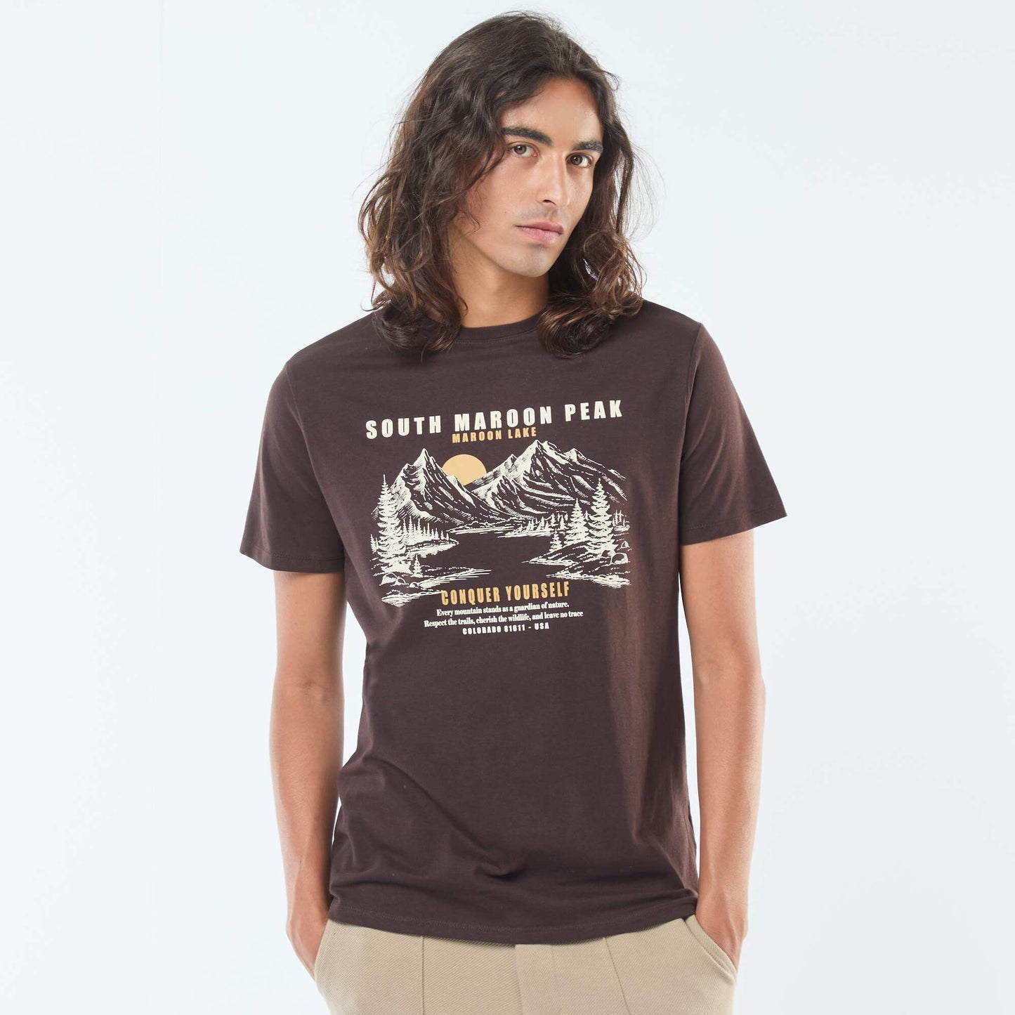 T-shirt imprimé à manches courtes et col rond MARRON