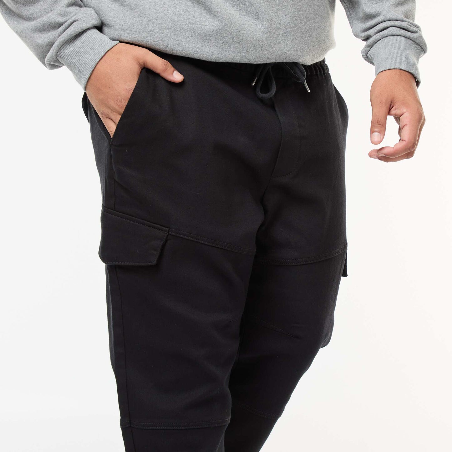 Pantalon multipoches uni avec ceinture élastiquée NOIR