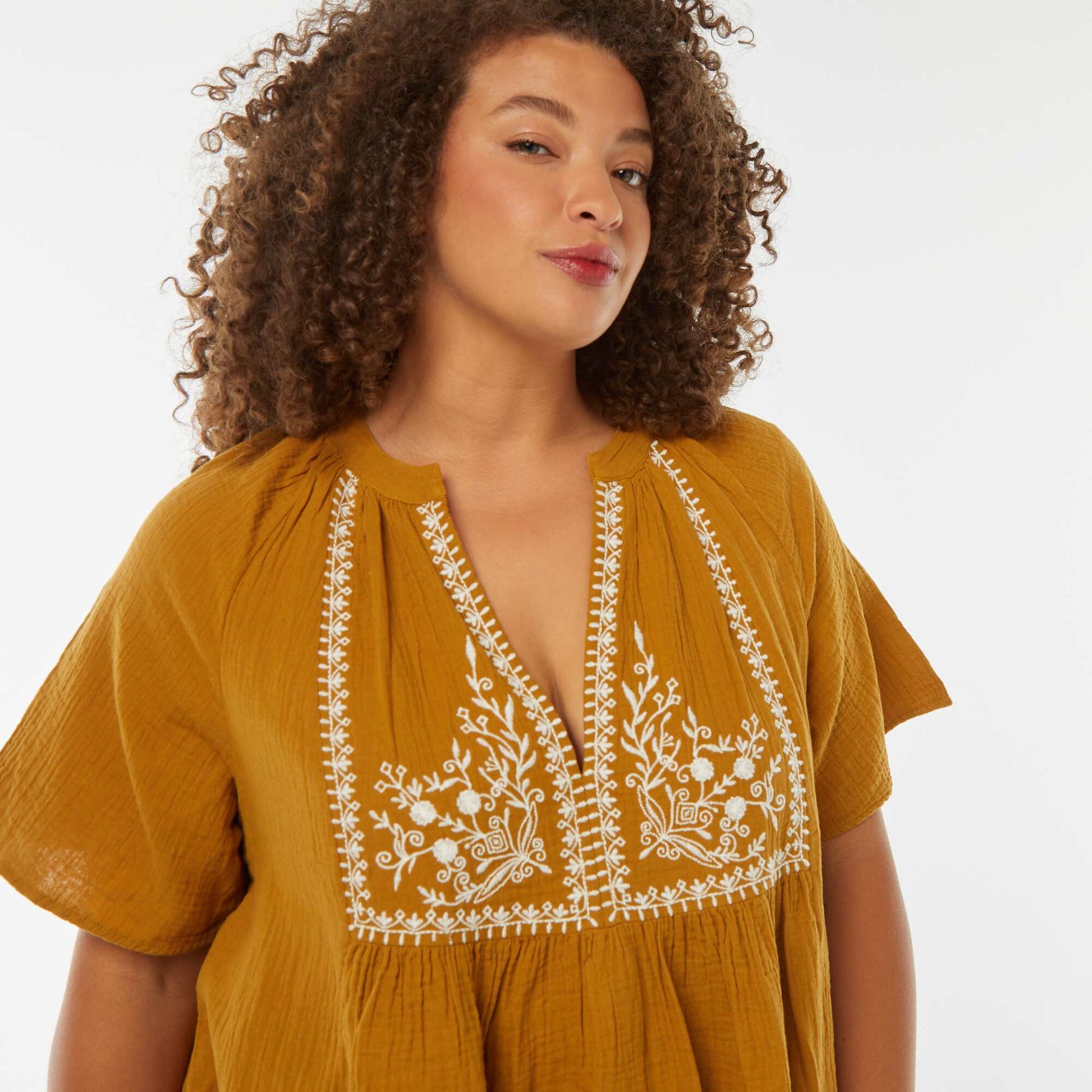 Blouse en gaze de coton avec encolure brodée MOUTARDE