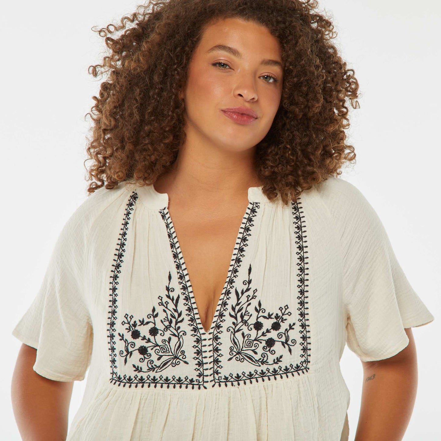 Blouse en gaze de coton avec encolure brodée BLANC