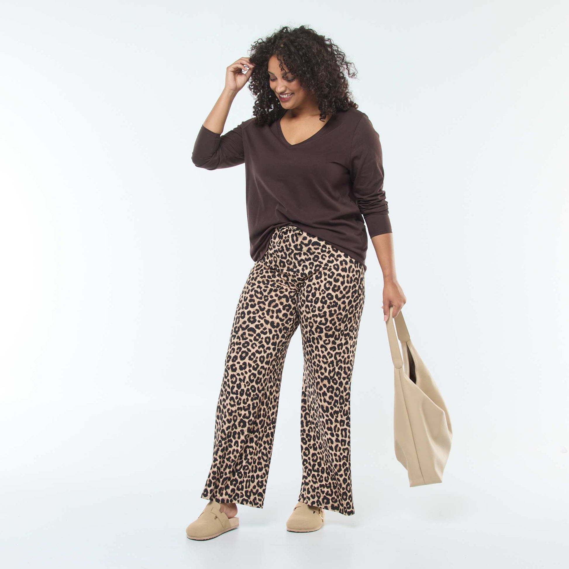 Tee-shirt en jersey avec col V et manches longues MARRON