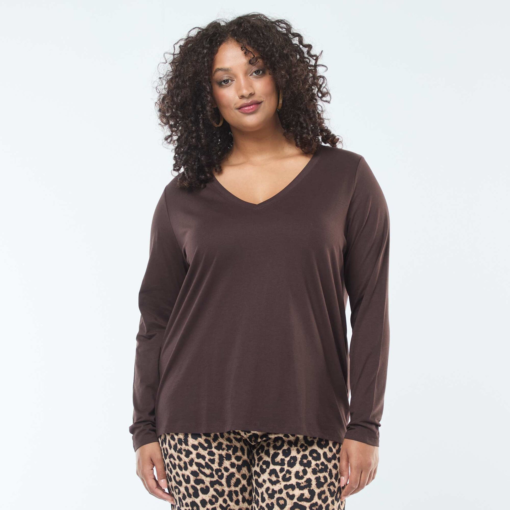 Tee-shirt en jersey avec col V et manches longues MARRON