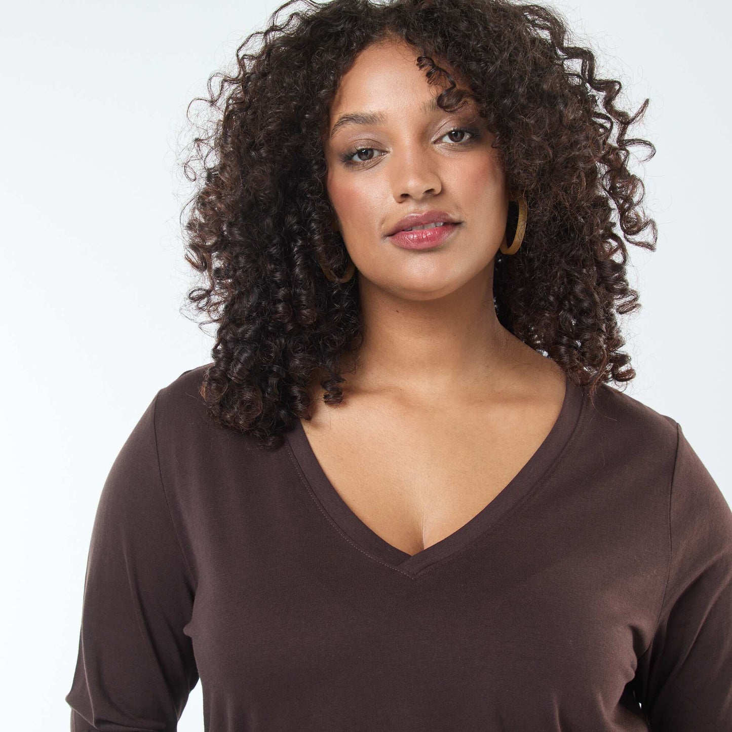 Tee-shirt en jersey avec col V et manches longues MARRON