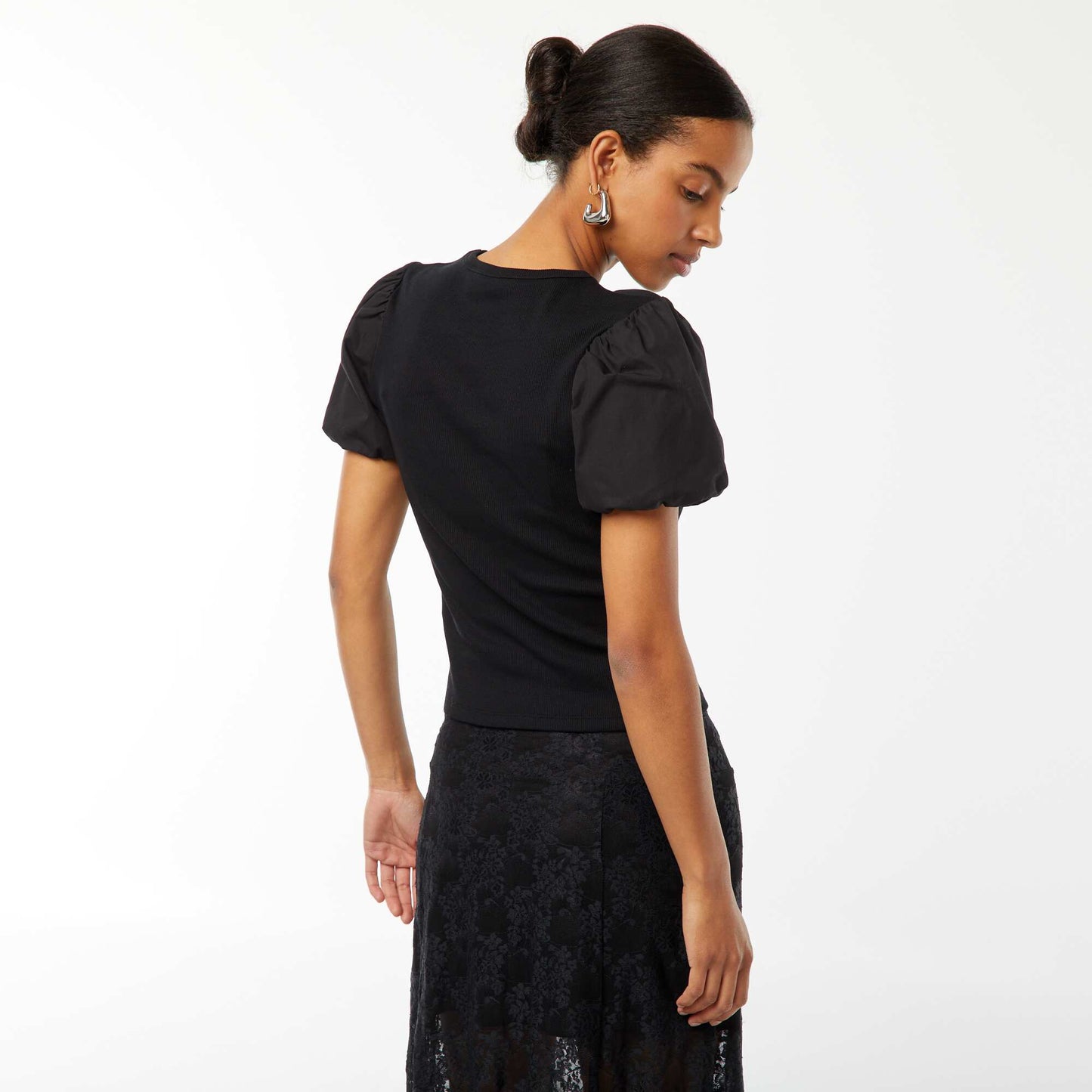Tee-shirt cintré bi-matière avec manches bouffantes NOIR